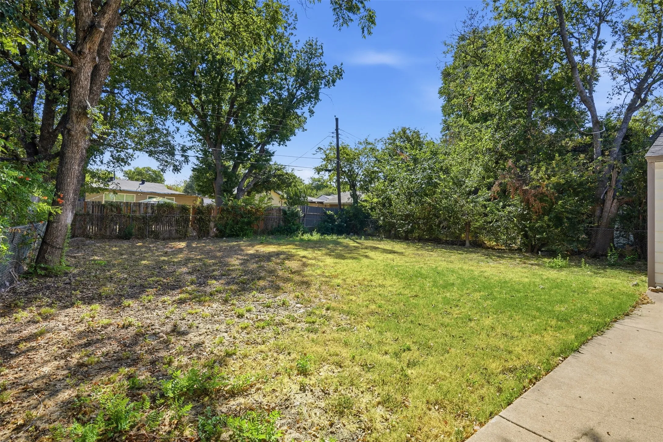Single Family Residence For Sale in Tarrant County , 4601 Harwen Terrace, Fort Worth, Texas 76133, 4 Bedroom, 2 Bathroom, Garage spaces, 1,515 Sqft, built in 1952, mls#21381545, Real Estate Agent in Fort Worth, Homes For Sale in Tarrant county, Homes For Sale in Fort Worth, Realtor in Fort Worth Texas, Real Estate Brokerage Independent Realty Texas, Luminita Cordes Realtor