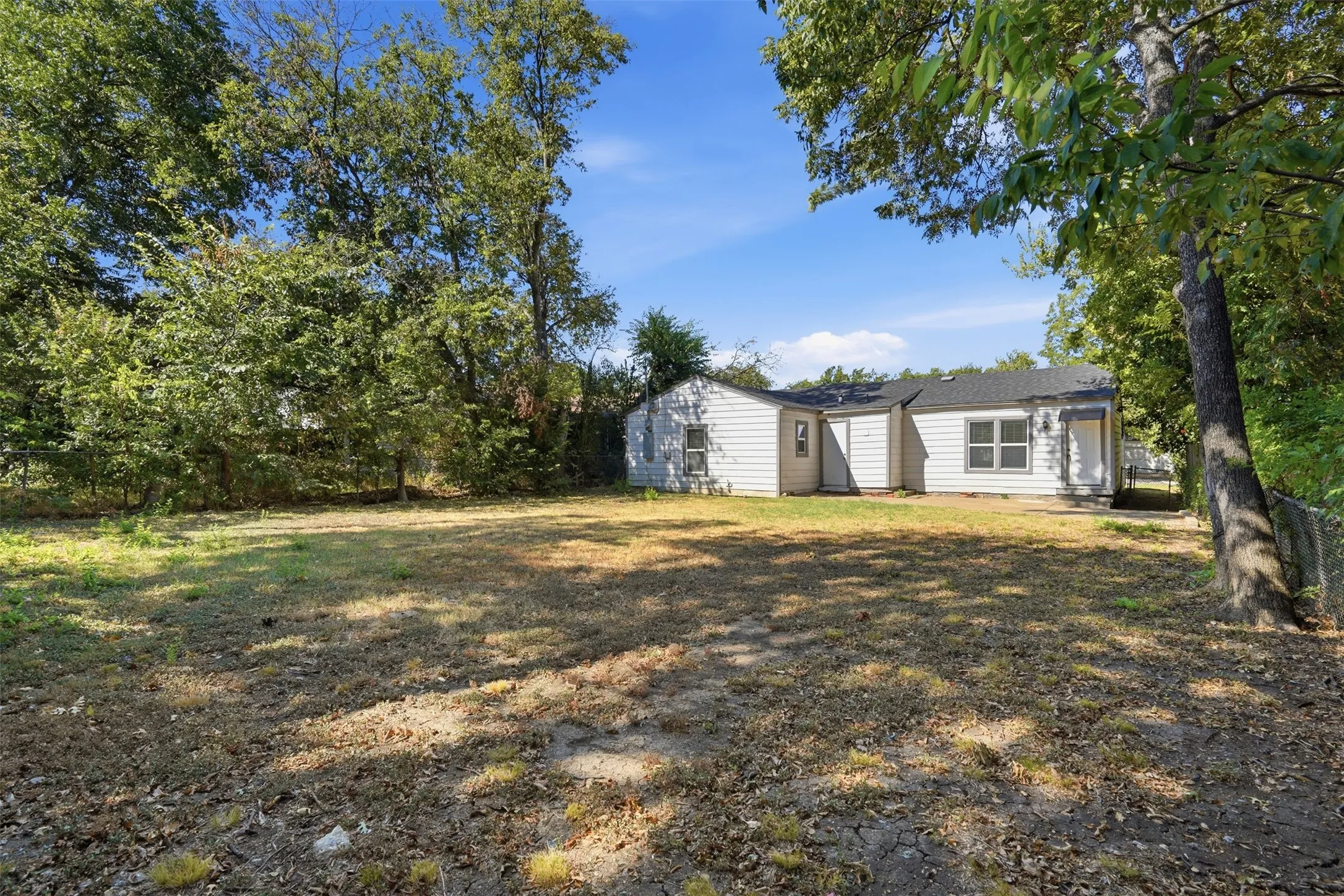 Single Family Residence For Sale in Tarrant County , 4601 Harwen Terrace, Fort Worth, Texas 76133, 4 Bedroom, 2 Bathroom, Garage spaces, 1,515 Sqft, built in 1952, mls#21381545, Real Estate Agent in Fort Worth, Homes For Sale in Tarrant county, Homes For Sale in Fort Worth, Realtor in Fort Worth Texas, Real Estate Brokerage Independent Realty Texas, Luminita Cordes Realtor