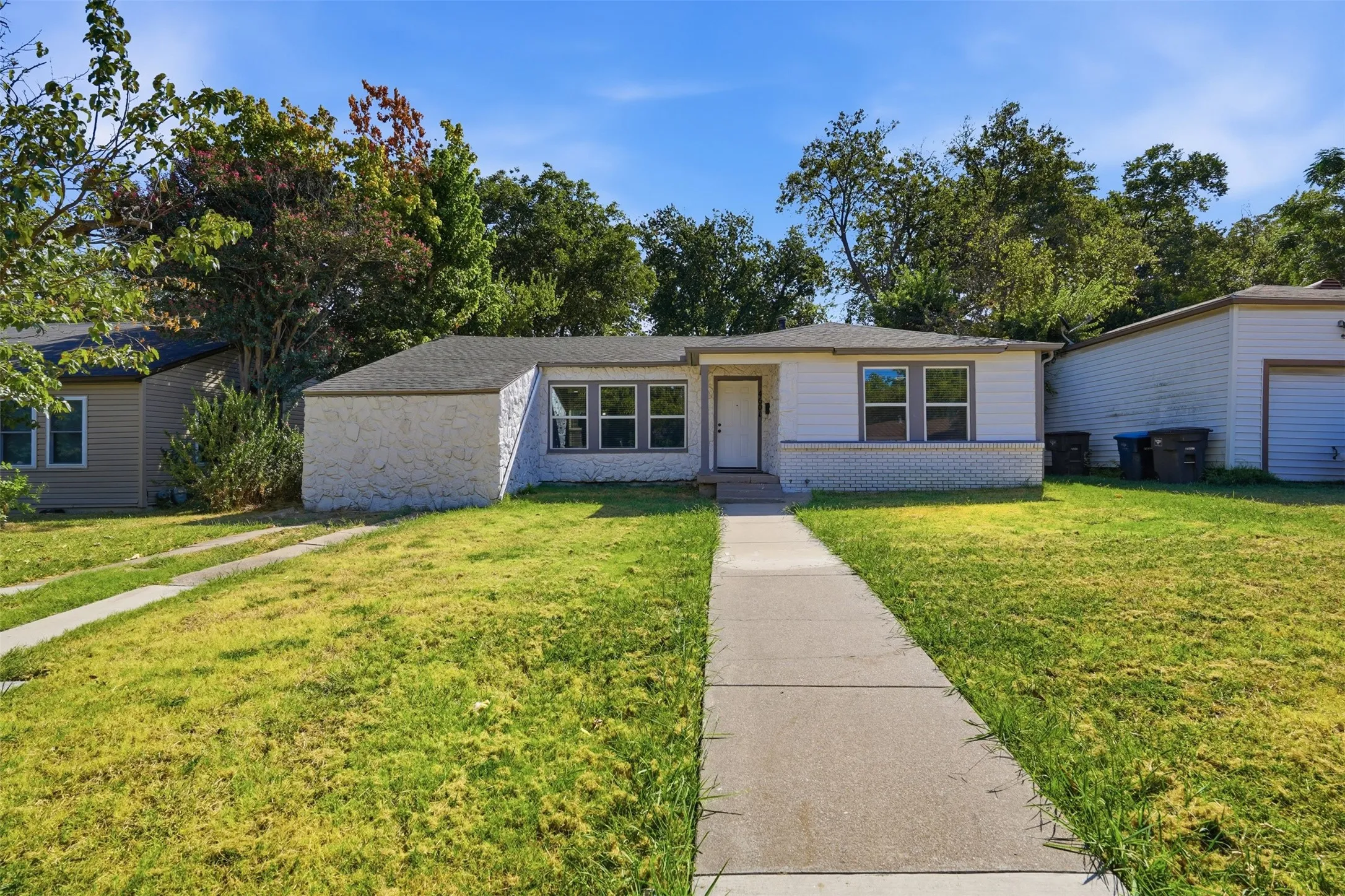 Single Family Residence For Sale in Tarrant County , 4601 Harwen Terrace, Fort Worth, Texas 76133, 4 Bedroom, 2 Bathroom, Garage spaces, 1,515 Sqft, built in 1952, mls#21381545, Real Estate Agent in Fort Worth, Homes For Sale in Tarrant county, Homes For Sale in Fort Worth, Realtor in Fort Worth Texas, Real Estate Brokerage Independent Realty Texas, Luminita Cordes Realtor
