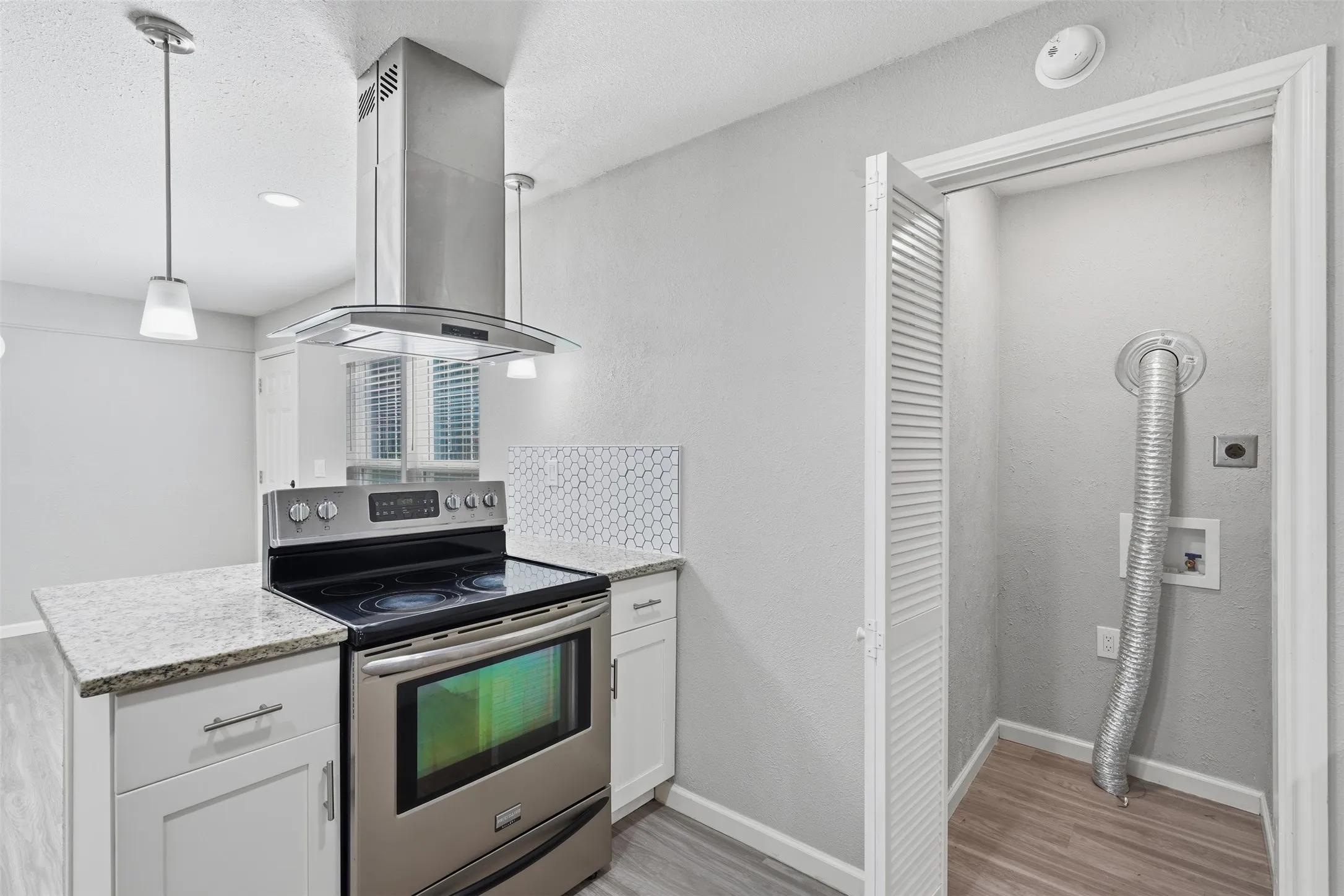 Single Family Residence For Sale in Tarrant County , 4601 Harwen Terrace, Fort Worth, Texas 76133, 4 Bedroom, 2 Bathroom, Garage spaces, 1,515 Sqft, built in 1952, mls#21381545, Real Estate Agent in Fort Worth, Homes For Sale in Tarrant county, Homes For Sale in Fort Worth, Realtor in Fort Worth Texas, Real Estate Brokerage Independent Realty Texas, Luminita Cordes Realtor