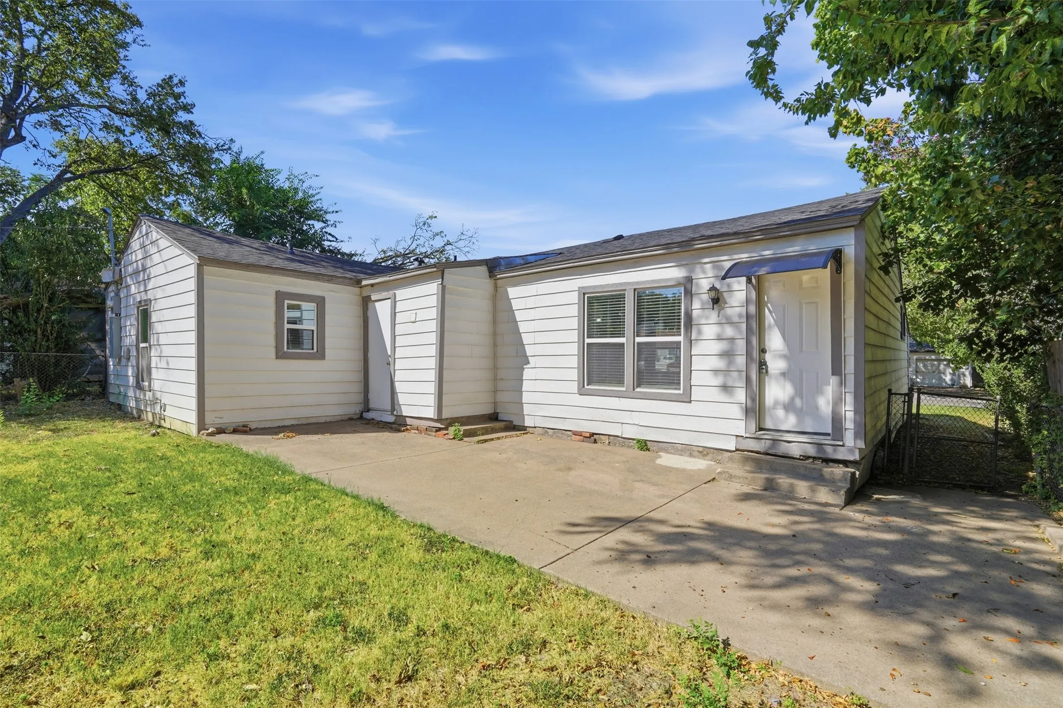 Single Family Residence For Sale in Tarrant County , 4601 Harwen Terrace, Fort Worth, Texas 76133, 4 Bedroom, 2 Bathroom, Garage spaces, 1,515 Sqft, built in 1952, mls#21381545, Real Estate Agent in Fort Worth, Homes For Sale in Tarrant county, Homes For Sale in Fort Worth, Realtor in Fort Worth Texas, Real Estate Brokerage Independent Realty Texas, Luminita Cordes Realtor