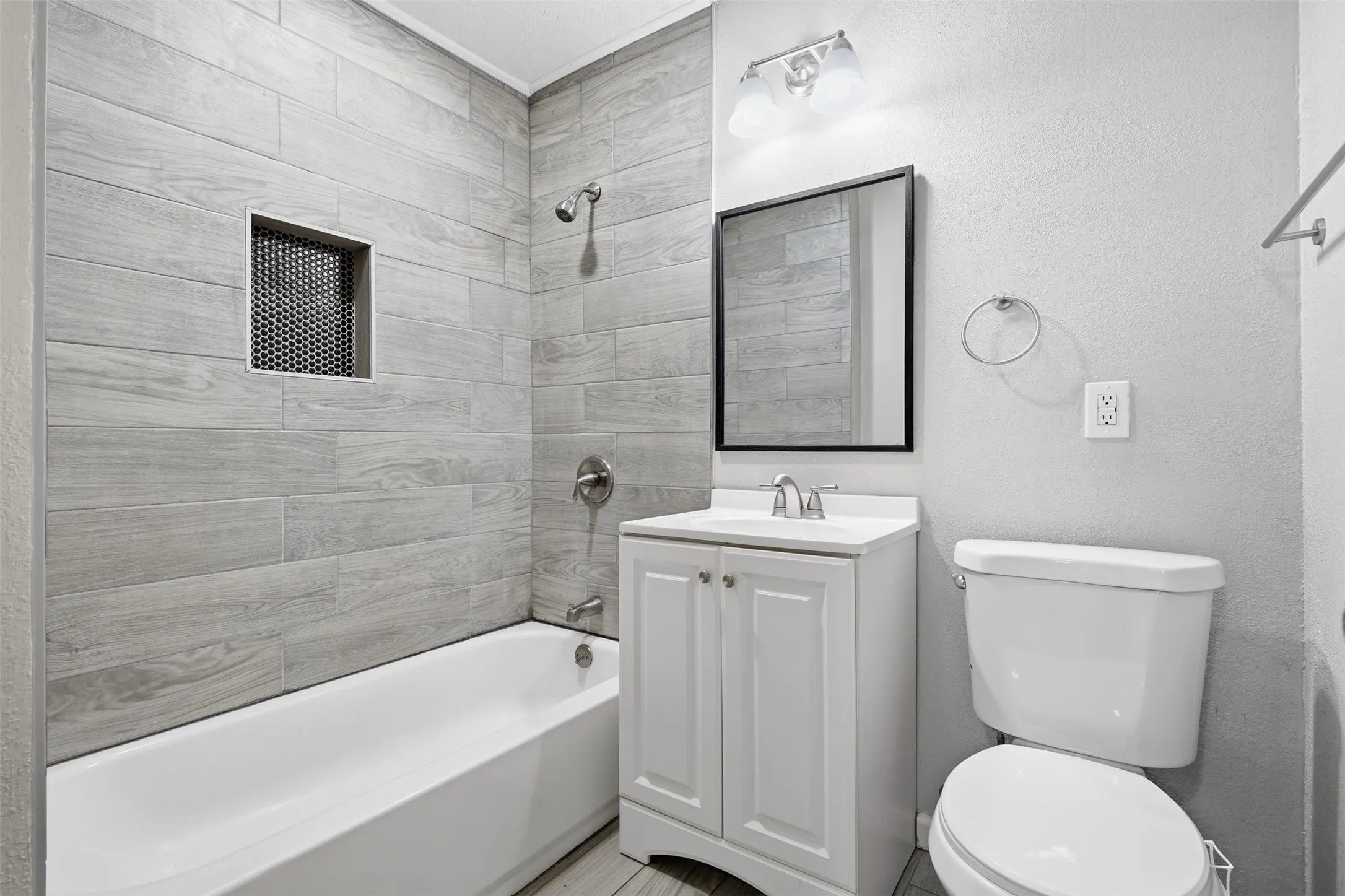Single Family Residence For Sale in Tarrant County , 4601 Harwen Terrace, Fort Worth, Texas 76133, 4 Bedroom, 2 Bathroom, Garage spaces, 1,515 Sqft, built in 1952, mls#21381545, Real Estate Agent in Fort Worth, Homes For Sale in Tarrant county, Homes For Sale in Fort Worth, Realtor in Fort Worth Texas, Real Estate Brokerage Independent Realty Texas, Luminita Cordes Realtor