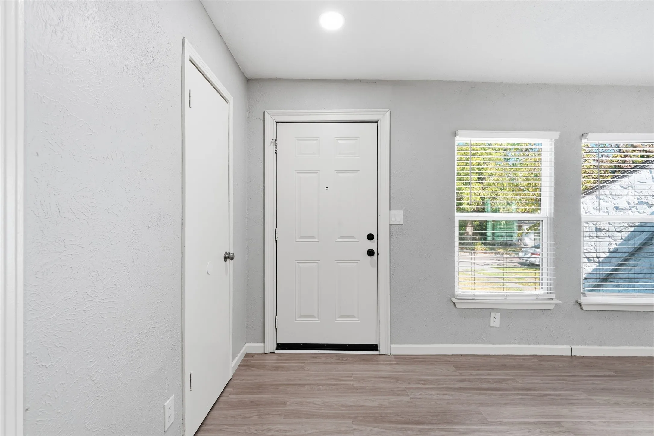 Single Family Residence For Sale in Tarrant County , 4601 Harwen Terrace, Fort Worth, Texas 76133, 4 Bedroom, 2 Bathroom, Garage spaces, 1,515 Sqft, built in 1952, mls#21381545, Real Estate Agent in Fort Worth, Homes For Sale in Tarrant county, Homes For Sale in Fort Worth, Realtor in Fort Worth Texas, Real Estate Brokerage Independent Realty Texas, Luminita Cordes Realtor