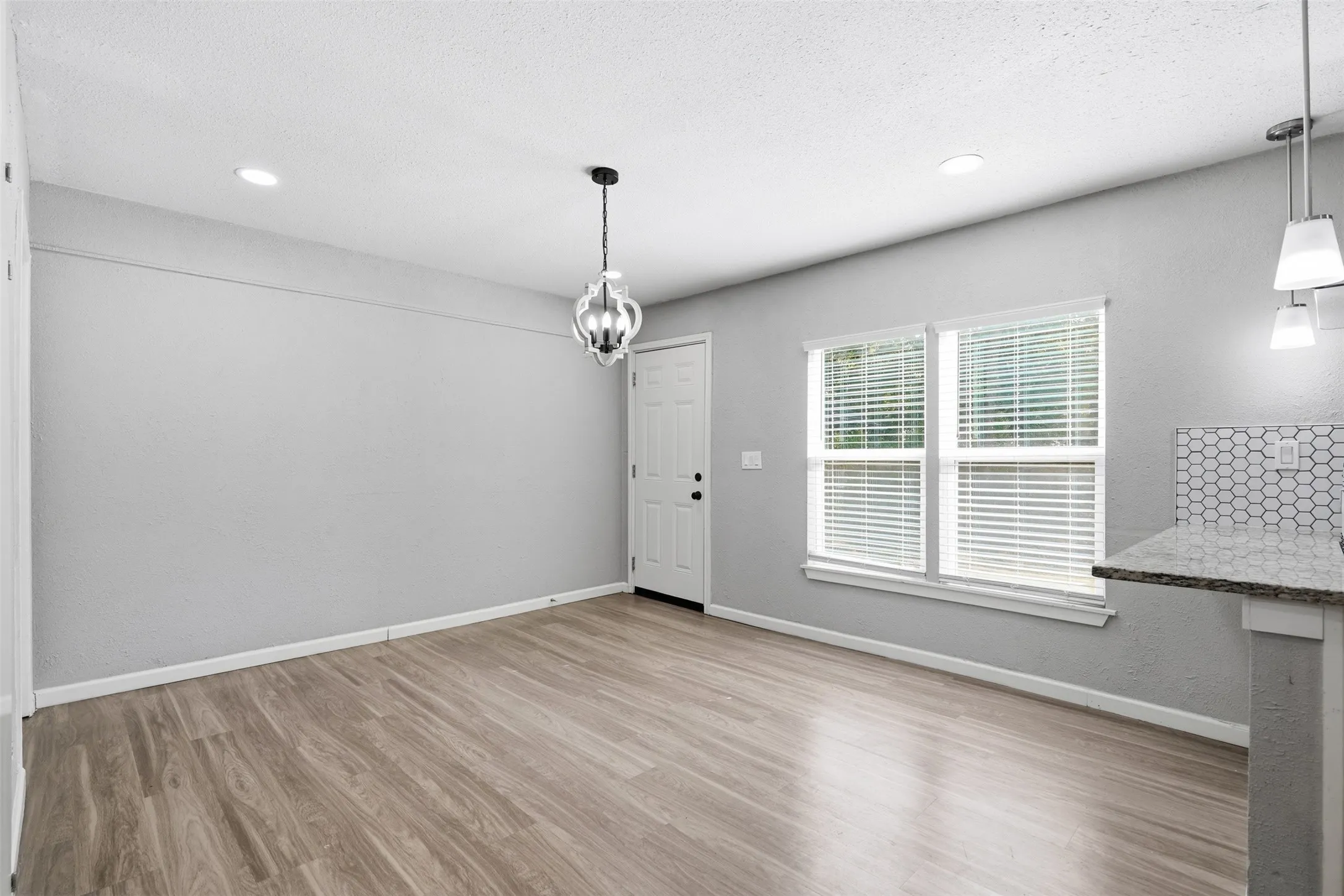 Single Family Residence For Sale in Tarrant County , 4601 Harwen Terrace, Fort Worth, Texas 76133, 4 Bedroom, 2 Bathroom, Garage spaces, 1,515 Sqft, built in 1952, mls#21381545, Real Estate Agent in Fort Worth, Homes For Sale in Tarrant county, Homes For Sale in Fort Worth, Realtor in Fort Worth Texas, Real Estate Brokerage Independent Realty Texas, Luminita Cordes Realtor