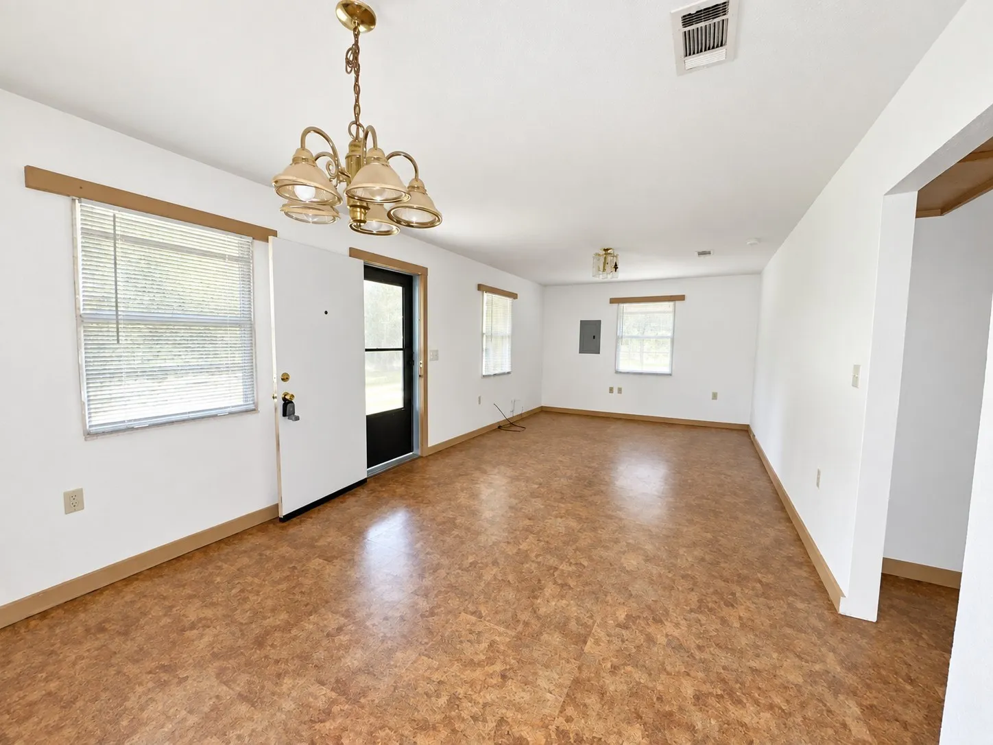 Single Family Residence For Sale in Ellis County , 107 W College Street, Milford, Texas 76670, 2 Bedroom, 1 Bathroom, Garage spaces, 696 Sqft, built in 2004, mls#21382495, Real Estate Agent in Milford, Homes For Sale in Ellis county, Homes For Sale in Milford, Realtor in Milford Texas, Real Estate Brokerage Independent Realty Texas, Luminita Cordes Realtor