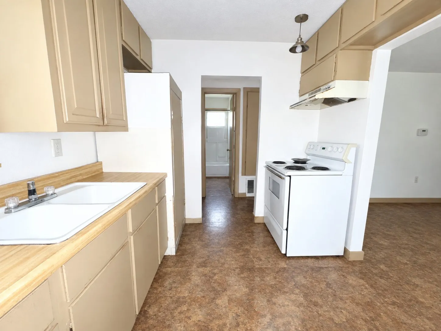 Single Family Residence For Sale in Ellis County , 107 W College Street, Milford, Texas 76670, 2 Bedroom, 1 Bathroom, Garage spaces, 696 Sqft, built in 2004, mls#21382495, Real Estate Agent in Milford, Homes For Sale in Ellis county, Homes For Sale in Milford, Realtor in Milford Texas, Real Estate Brokerage Independent Realty Texas, Luminita Cordes Realtor