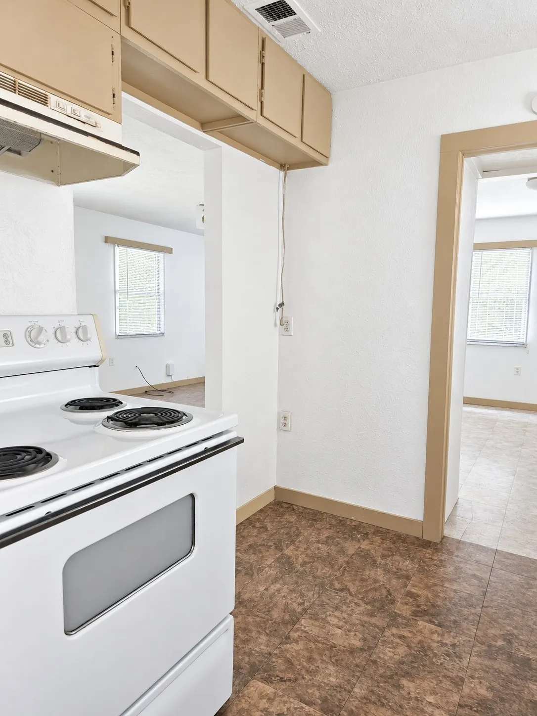 Single Family Residence For Sale in Ellis County , 107 W College Street, Milford, Texas 76670, 2 Bedroom, 1 Bathroom, Garage spaces, 696 Sqft, built in 2004, mls#21382495, Real Estate Agent in Milford, Homes For Sale in Ellis county, Homes For Sale in Milford, Realtor in Milford Texas, Real Estate Brokerage Independent Realty Texas, Luminita Cordes Realtor