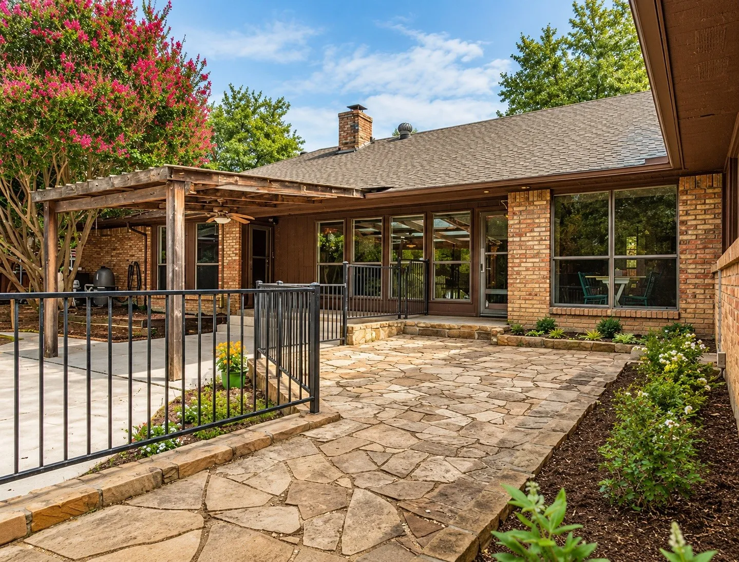 Single Family Residence For Sale in Dallas County , 1405 Hattiesburg Lane, Garland, Texas 75044, 4 Bedroom, 3 Bathroom, 3 Garage spaces, 2,685 Sqft, built in 1983, mls#21376712, Real Estate Agent in Garland, Homes For Sale in Dallas county, Homes For Sale in Garland, Realtor in Garland Texas, Real Estate Brokerage Independent Realty Texas, Luminita Cordes Realtor
