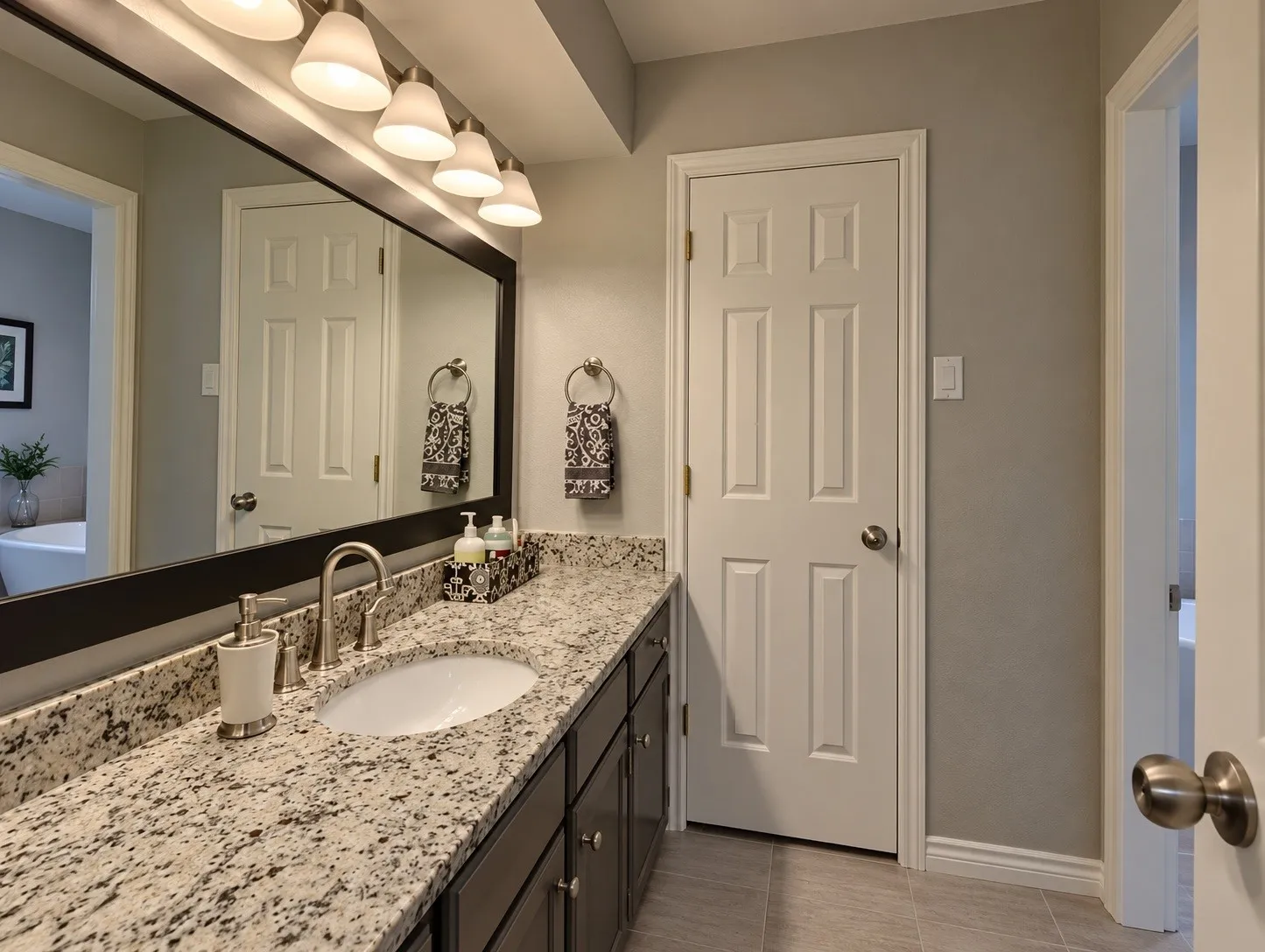 Single Family Residence For Sale in Dallas County , 1405 Hattiesburg Lane, Garland, Texas 75044, 4 Bedroom, 3 Bathroom, 3 Garage spaces, 2,685 Sqft, built in 1983, mls#21376712, Real Estate Agent in Garland, Homes For Sale in Dallas county, Homes For Sale in Garland, Realtor in Garland Texas, Real Estate Brokerage Independent Realty Texas, Luminita Cordes Realtor
