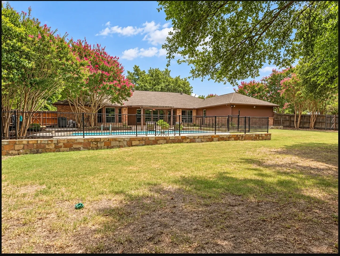 Single Family Residence For Sale in Dallas County , 1405 Hattiesburg Lane, Garland, Texas 75044, 4 Bedroom, 3 Bathroom, 3 Garage spaces, 2,685 Sqft, built in 1983, mls#21376712, Real Estate Agent in Garland, Homes For Sale in Dallas county, Homes For Sale in Garland, Realtor in Garland Texas, Real Estate Brokerage Independent Realty Texas, Luminita Cordes Realtor