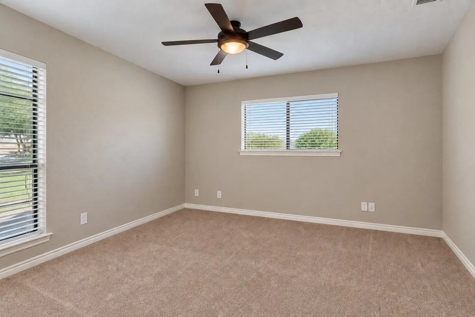 Single Family Residence For Sale in Dallas County , 1405 Hattiesburg Lane, Garland, Texas 75044, 4 Bedroom, 3 Bathroom, 3 Garage spaces, 2,685 Sqft, built in 1983, mls#21376712, Real Estate Agent in Garland, Homes For Sale in Dallas county, Homes For Sale in Garland, Realtor in Garland Texas, Real Estate Brokerage Independent Realty Texas, Luminita Cordes Realtor