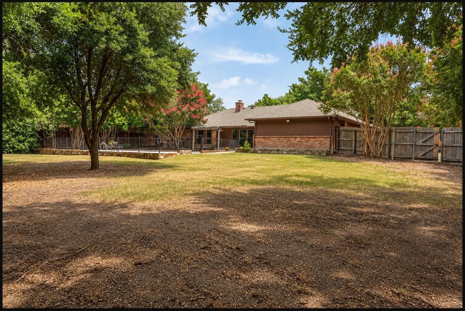 Single Family Residence For Sale in Dallas County , 1405 Hattiesburg Lane, Garland, Texas 75044, 4 Bedroom, 3 Bathroom, 3 Garage spaces, 2,685 Sqft, built in 1983, mls#21376712, Real Estate Agent in Garland, Homes For Sale in Dallas county, Homes For Sale in Garland, Realtor in Garland Texas, Real Estate Brokerage Independent Realty Texas, Luminita Cordes Realtor
