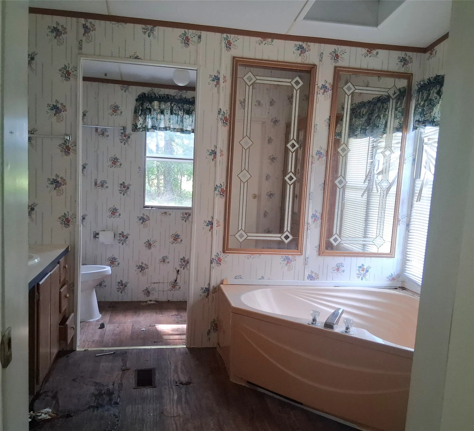 Single Family Residence For Sale in Gregg County , 4207 State Highway 42, Kilgore, Texas 75662, 3 Bedroom, 2 Bathroom, Garage spaces, 1,848 Sqft, built in 1997, mls#21382355, Real Estate Agent in Kilgore, Homes For Sale in Gregg county, Homes For Sale in Kilgore, Realtor in Kilgore Texas, Real Estate Brokerage Independent Realty Texas, Luminita Cordes Realtor