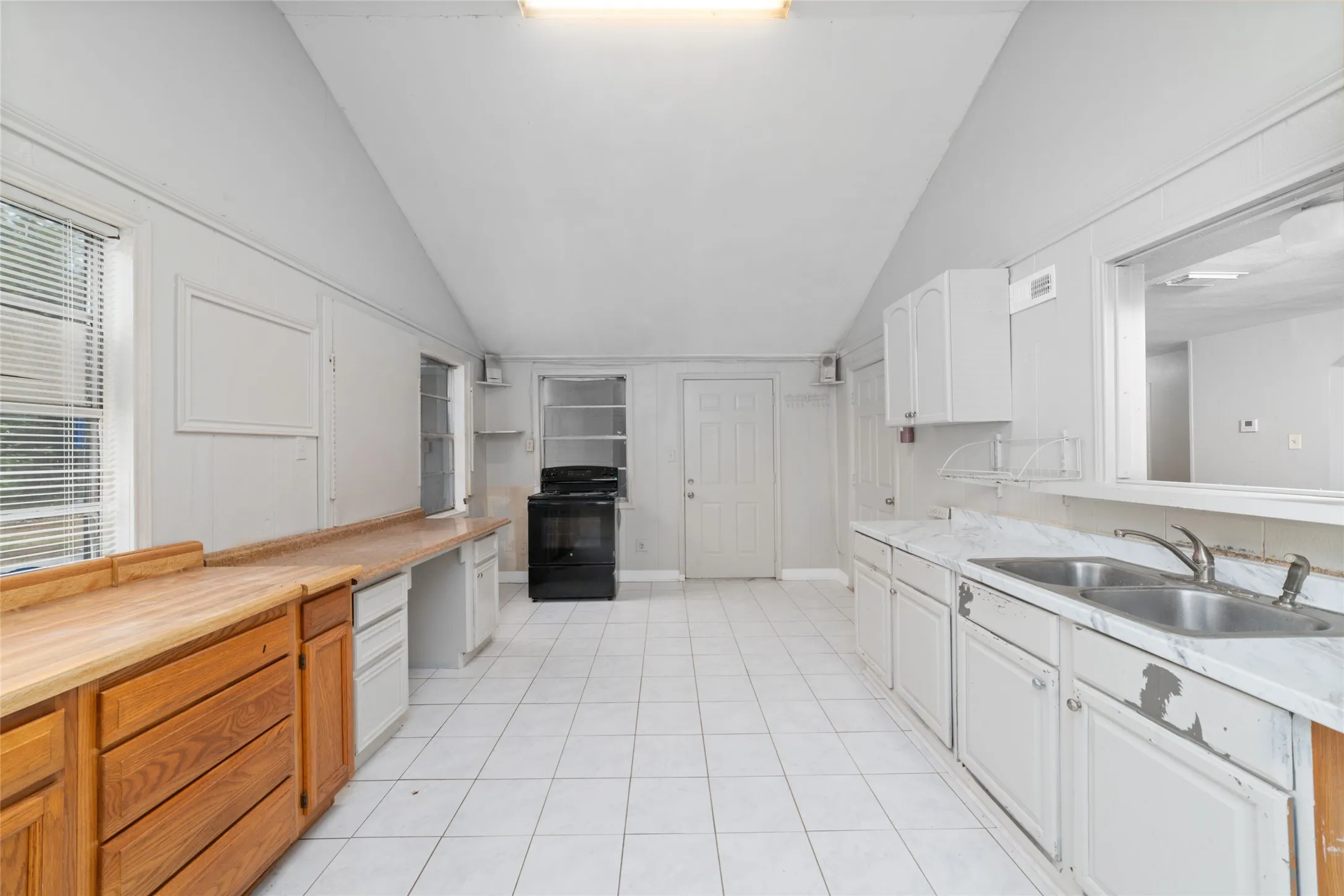 Single Family Residence For Rent in Harris County , 11715 Almeda Genoa Road, Houston, Texas 77034, 3 Bedroom, 1 Bathroom, 1 Garage spaces, 1,524 Sqft, built in 1957, mls#21382867, Real Estate Agent in Houston, Homes For Rent in Harris county, Homes For Rent in Houston, Realtor in Houston Texas, Real Estate Brokerage Independent Realty Texas, Luminita Cordes Realtor