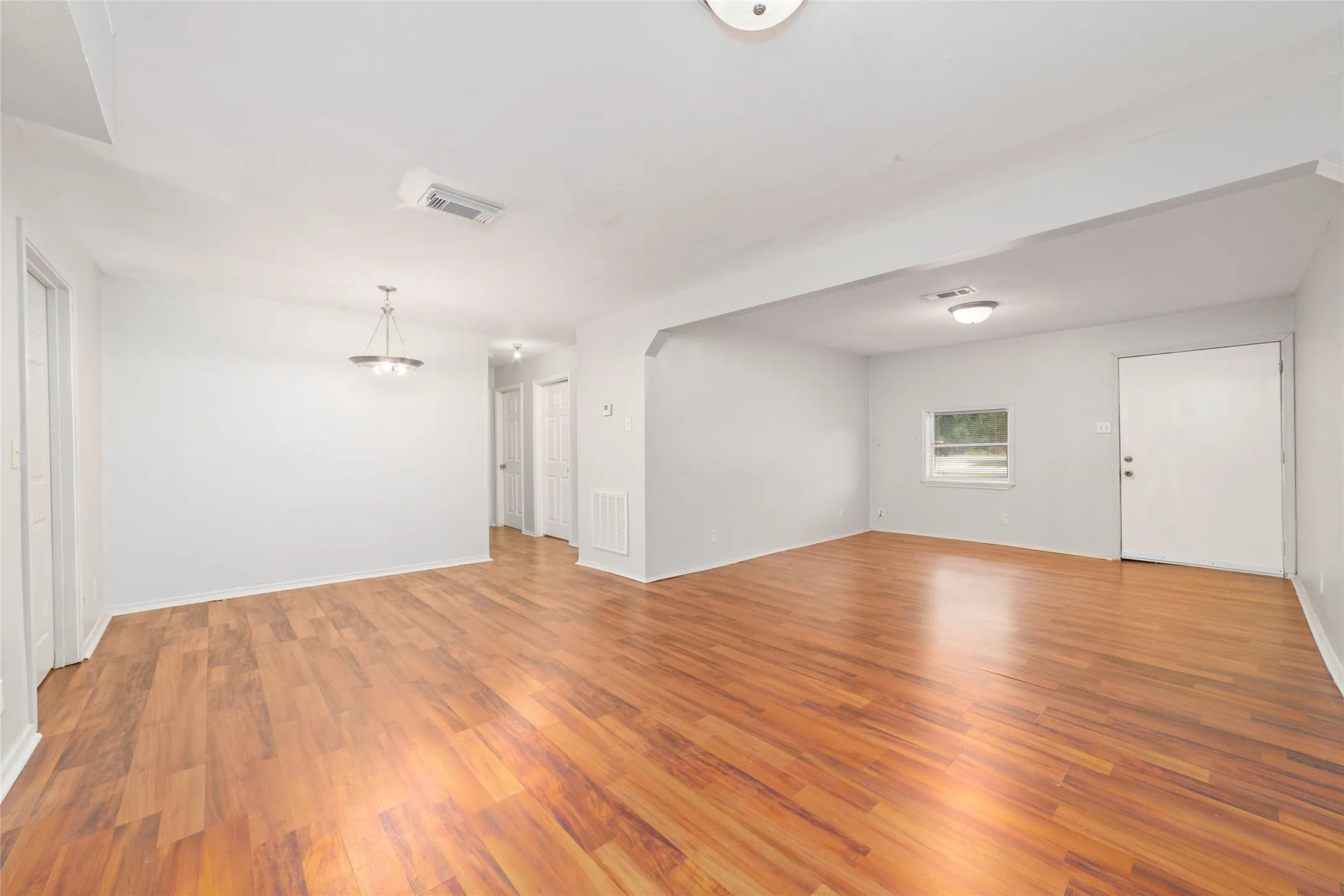 Single Family Residence For Rent in Harris County , 11715 Almeda Genoa Road, Houston, Texas 77034, 3 Bedroom, 1 Bathroom, 1 Garage spaces, 1,524 Sqft, built in 1957, mls#21382867, Real Estate Agent in Houston, Homes For Rent in Harris county, Homes For Rent in Houston, Realtor in Houston Texas, Real Estate Brokerage Independent Realty Texas, Luminita Cordes Realtor