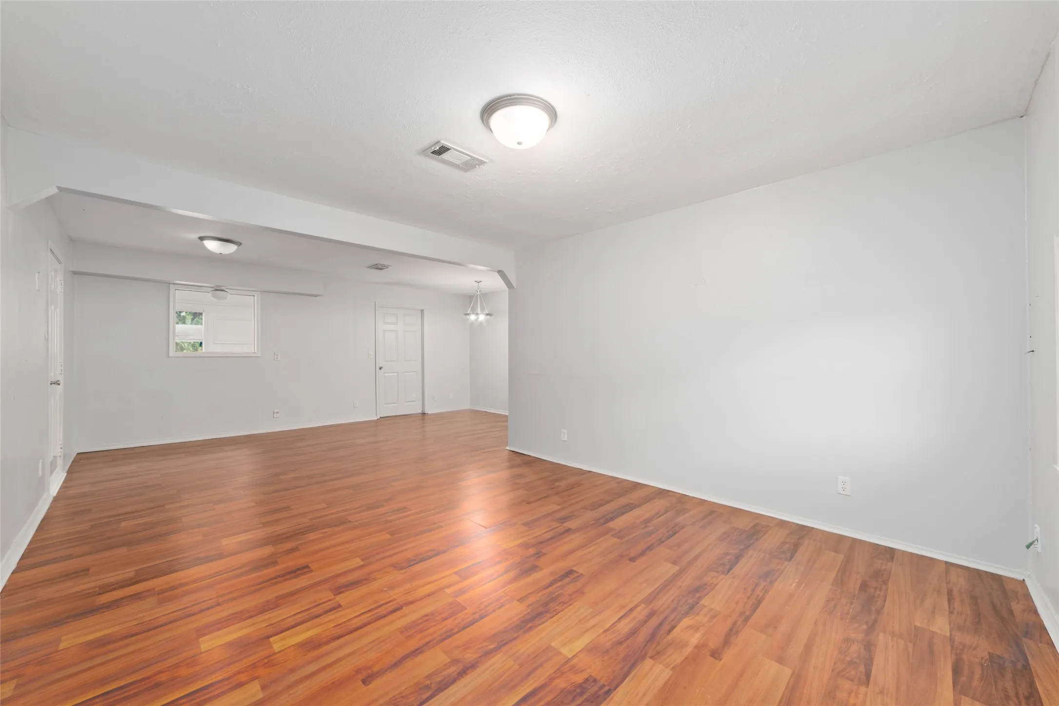 Single Family Residence For Rent in Harris County , 11715 Almeda Genoa Road, Houston, Texas 77034, 3 Bedroom, 1 Bathroom, 1 Garage spaces, 1,524 Sqft, built in 1957, mls#21382867, Real Estate Agent in Houston, Homes For Rent in Harris county, Homes For Rent in Houston, Realtor in Houston Texas, Real Estate Brokerage Independent Realty Texas, Luminita Cordes Realtor