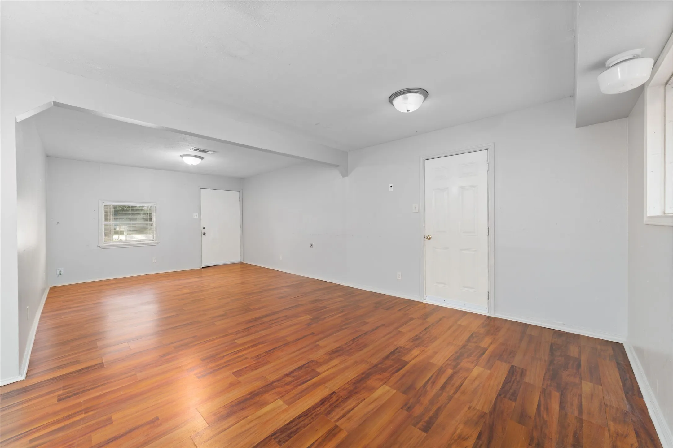 Single Family Residence For Rent in Harris County , 11715 Almeda Genoa Road, Houston, Texas 77034, 3 Bedroom, 1 Bathroom, 1 Garage spaces, 1,524 Sqft, built in 1957, mls#21382867, Real Estate Agent in Houston, Homes For Rent in Harris county, Homes For Rent in Houston, Realtor in Houston Texas, Real Estate Brokerage Independent Realty Texas, Luminita Cordes Realtor