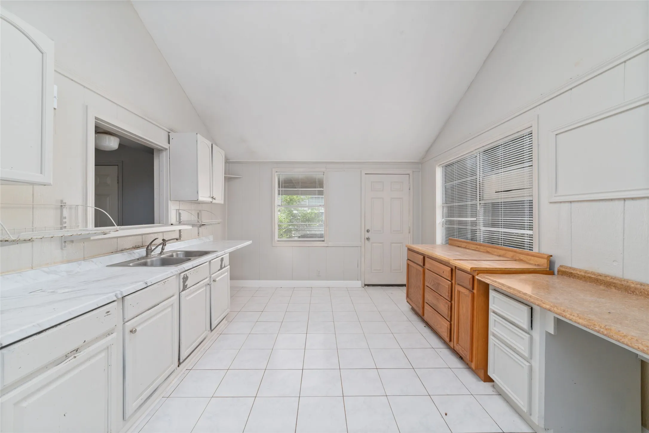 Single Family Residence For Rent in Harris County , 11715 Almeda Genoa Road, Houston, Texas 77034, 3 Bedroom, 1 Bathroom, 1 Garage spaces, 1,524 Sqft, built in 1957, mls#21382867, Real Estate Agent in Houston, Homes For Rent in Harris county, Homes For Rent in Houston, Realtor in Houston Texas, Real Estate Brokerage Independent Realty Texas, Luminita Cordes Realtor