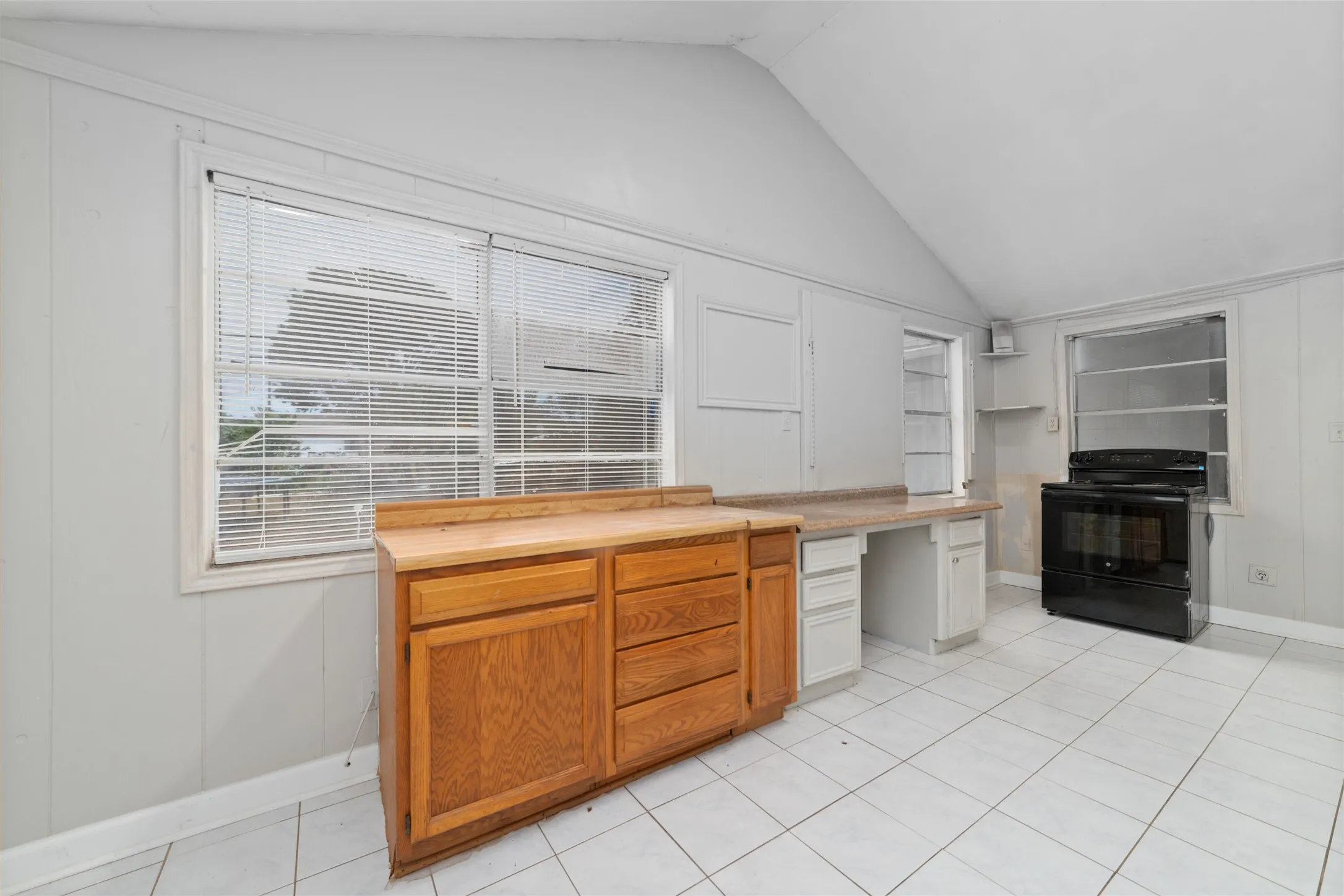 Single Family Residence For Rent in Harris County , 11715 Almeda Genoa Road, Houston, Texas 77034, 3 Bedroom, 1 Bathroom, 1 Garage spaces, 1,524 Sqft, built in 1957, mls#21382867, Real Estate Agent in Houston, Homes For Rent in Harris county, Homes For Rent in Houston, Realtor in Houston Texas, Real Estate Brokerage Independent Realty Texas, Luminita Cordes Realtor
