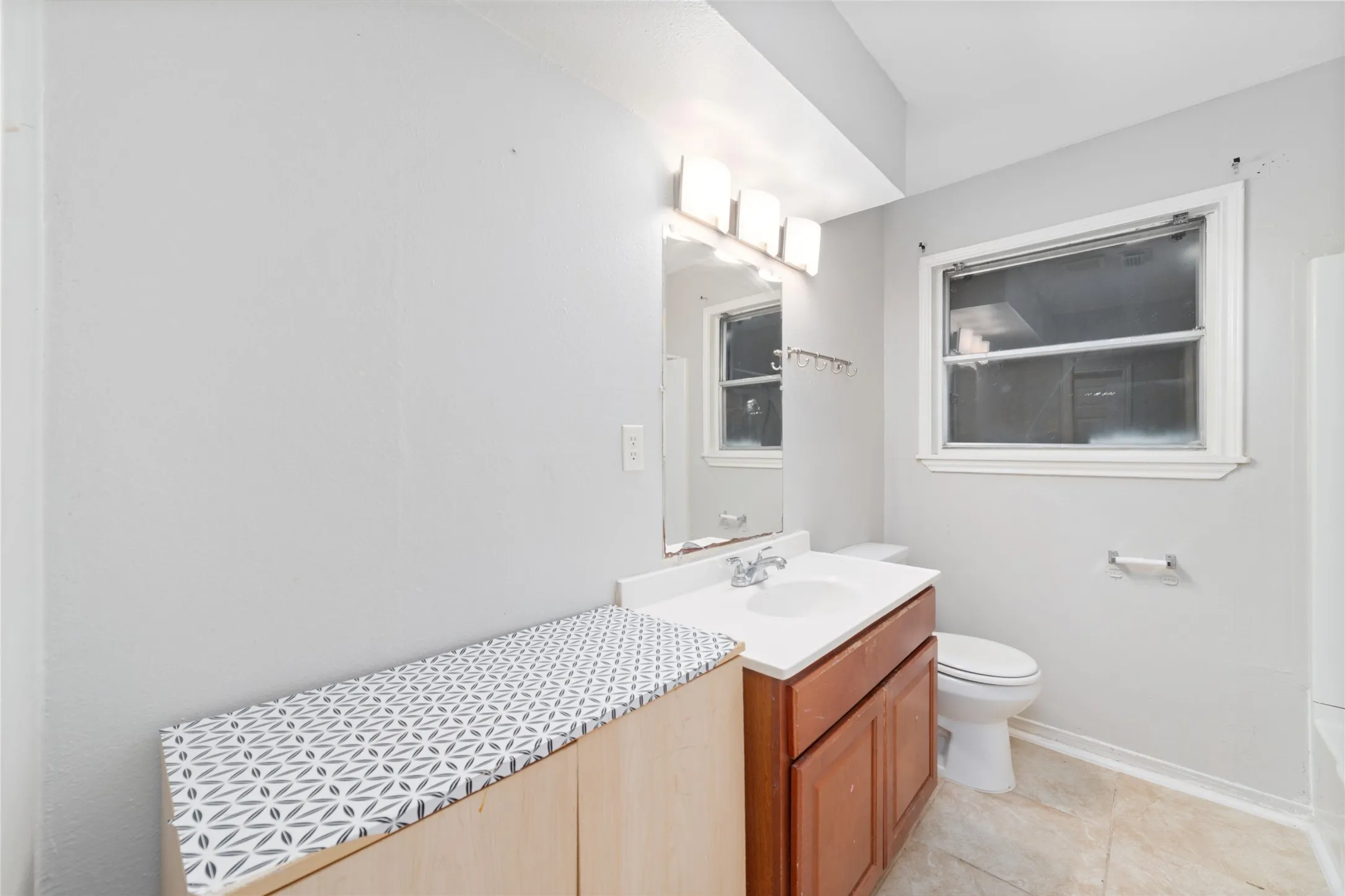 Single Family Residence For Rent in Harris County , 11715 Almeda Genoa Road, Houston, Texas 77034, 3 Bedroom, 1 Bathroom, 1 Garage spaces, 1,524 Sqft, built in 1957, mls#21382867, Real Estate Agent in Houston, Homes For Rent in Harris county, Homes For Rent in Houston, Realtor in Houston Texas, Real Estate Brokerage Independent Realty Texas, Luminita Cordes Realtor