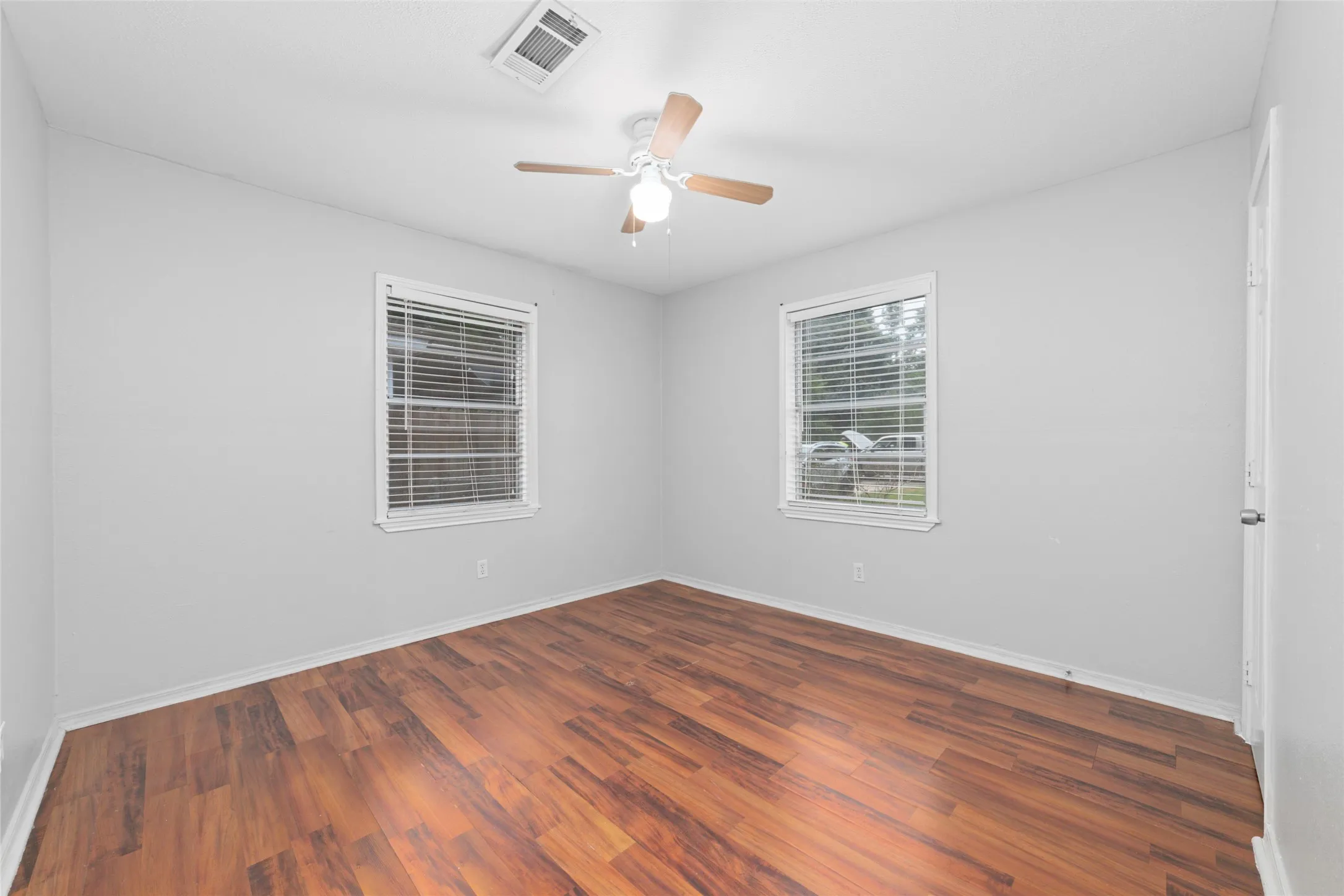 Single Family Residence For Rent in Harris County , 11715 Almeda Genoa Road, Houston, Texas 77034, 3 Bedroom, 1 Bathroom, 1 Garage spaces, 1,524 Sqft, built in 1957, mls#21382867, Real Estate Agent in Houston, Homes For Rent in Harris county, Homes For Rent in Houston, Realtor in Houston Texas, Real Estate Brokerage Independent Realty Texas, Luminita Cordes Realtor