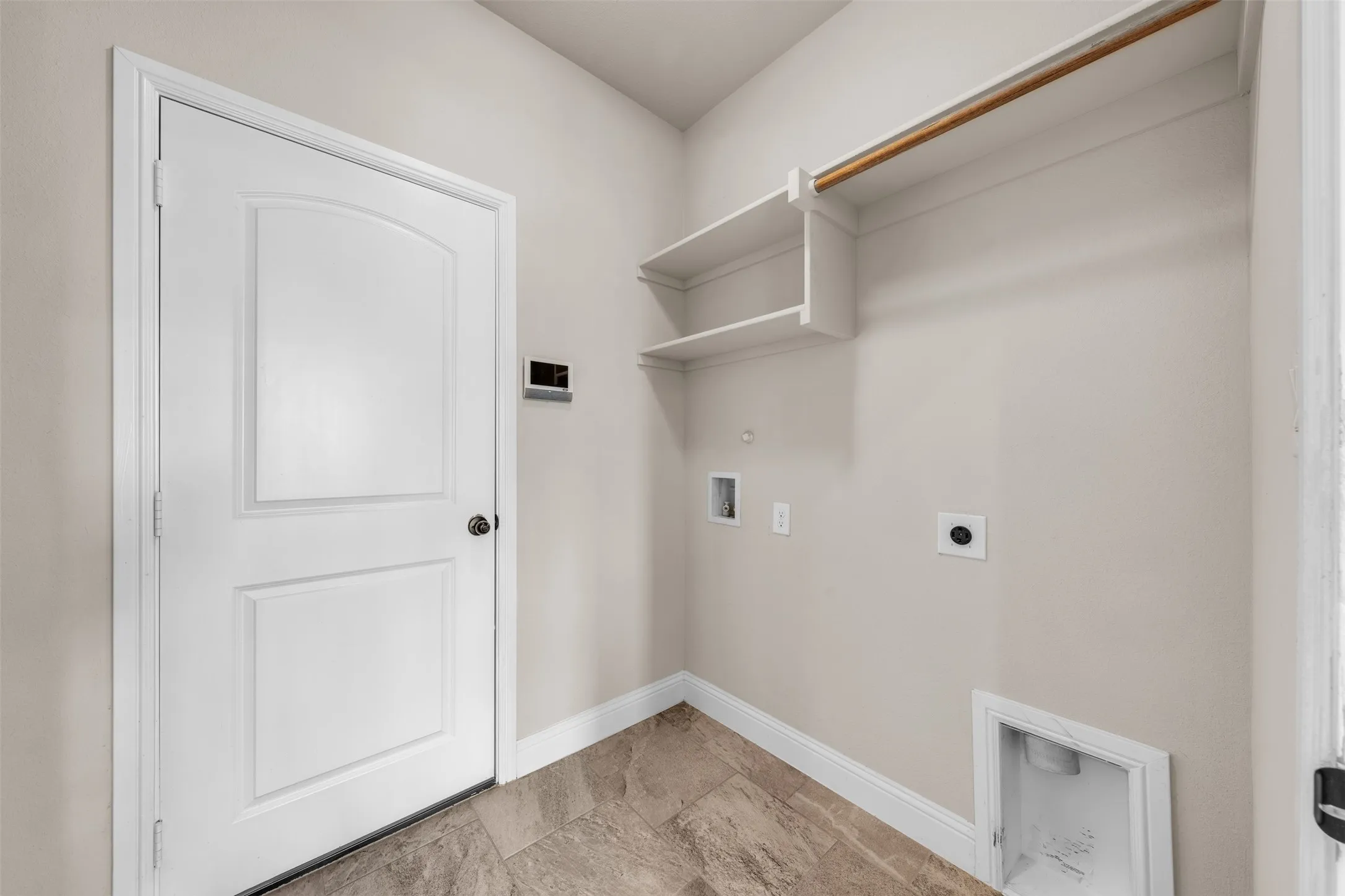 Single Family Residence For Sale in Johnson County , 112 Constitution Drive, Joshua, Texas 76058, 4 Bedroom, 2 Bathroom, 2 Garage spaces, 2,121 Sqft, built in 2022, mls#21382407, Real Estate Agent in Joshua, Homes For Sale in Johnson county, Homes For Sale in Joshua, Realtor in Joshua Texas, Real Estate Brokerage Independent Realty Texas, Luminita Cordes Realtor