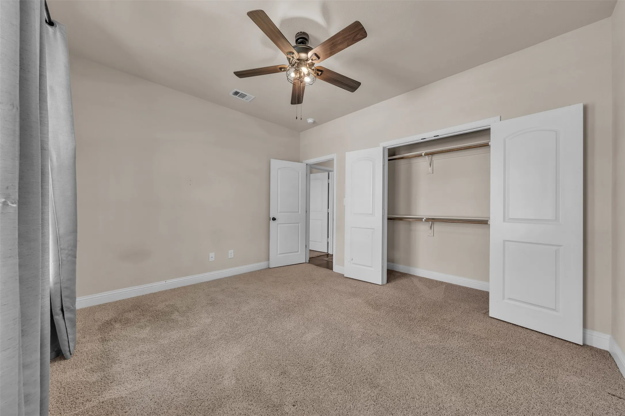 Single Family Residence For Sale in Johnson County , 112 Constitution Drive, Joshua, Texas 76058, 4 Bedroom, 2 Bathroom, 2 Garage spaces, 2,121 Sqft, built in 2022, mls#21382407, Real Estate Agent in Joshua, Homes For Sale in Johnson county, Homes For Sale in Joshua, Realtor in Joshua Texas, Real Estate Brokerage Independent Realty Texas, Luminita Cordes Realtor
