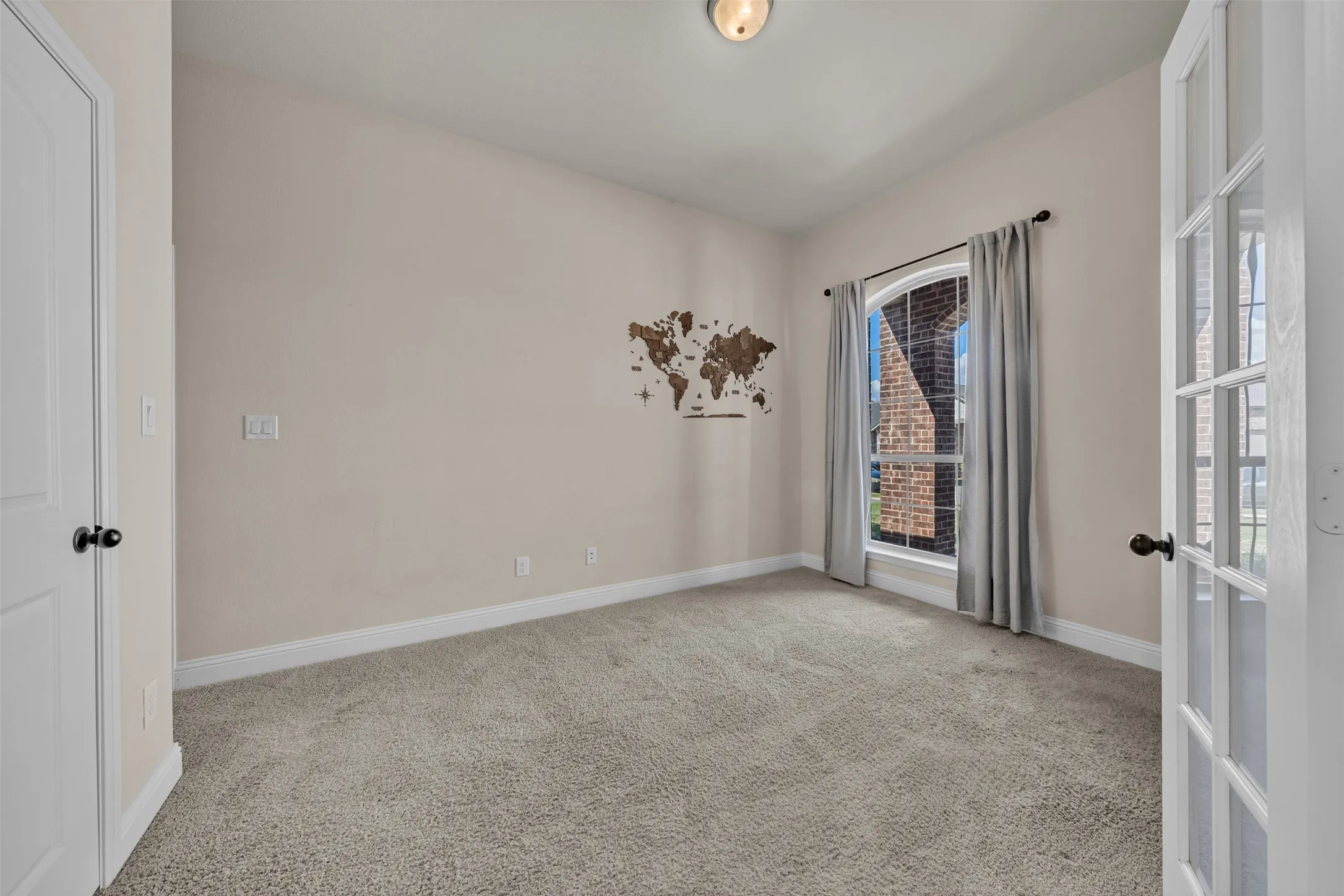4th Bedroom or Office w/walk in closet