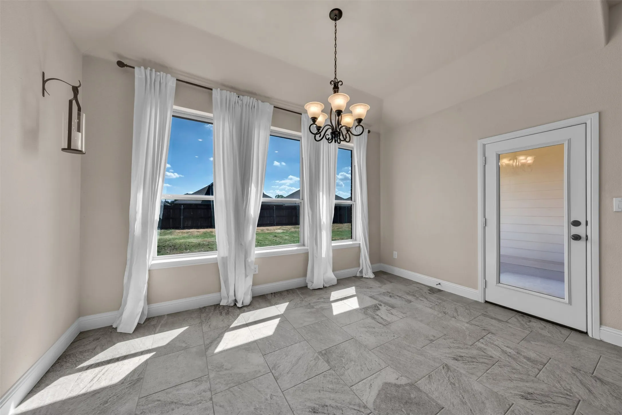 Single Family Residence For Sale in Johnson County , 112 Constitution Drive, Joshua, Texas 76058, 4 Bedroom, 2 Bathroom, 2 Garage spaces, 2,121 Sqft, built in 2022, mls#21382407, Real Estate Agent in Joshua, Homes For Sale in Johnson county, Homes For Sale in Joshua, Realtor in Joshua Texas, Real Estate Brokerage Independent Realty Texas, Luminita Cordes Realtor