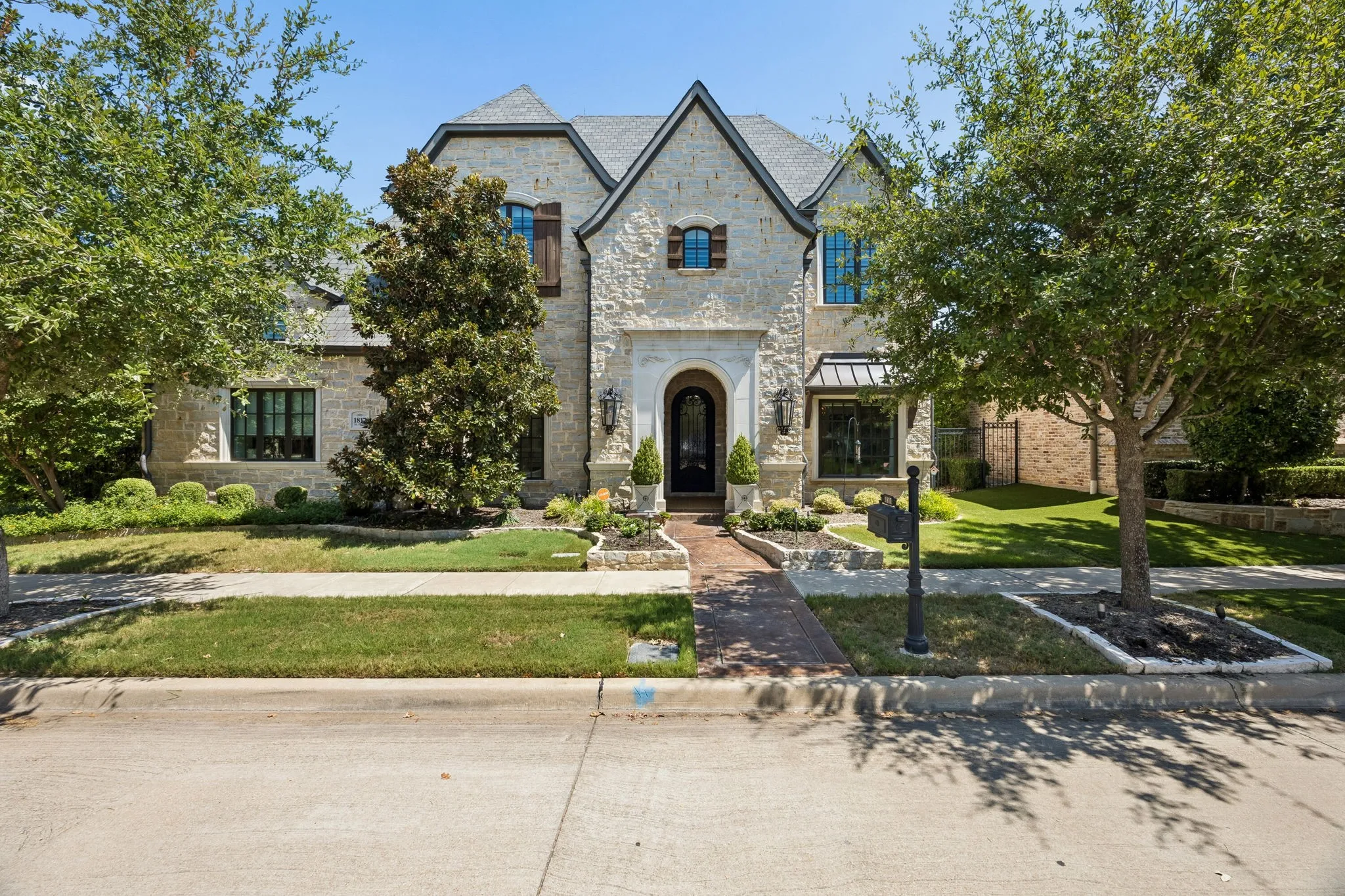 Single Family Residence For Sale in Tarrant County , 1817 Saint Philip Avenue, Southlake, Texas 76092, 4 Bedroom, 4 Bathroom, 4 Garage spaces, 4,055 Sqft, built in 2013, mls#21382855, Real Estate Agent in Southlake, Homes For Sale in Tarrant county, Homes For Sale in Southlake, Realtor in Southlake Texas, Real Estate Brokerage Independent Realty Texas, Luminita Cordes Realtor