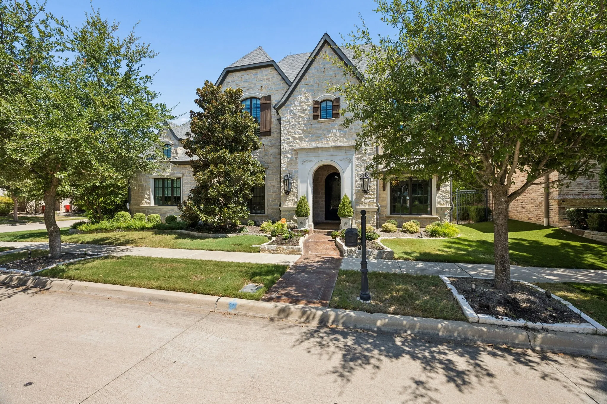 Single Family Residence For Sale in Tarrant County , 1817 Saint Philip Avenue, Southlake, Texas 76092, 4 Bedroom, 4 Bathroom, 4 Garage spaces, 4,055 Sqft, built in 2013, mls#21382855, Real Estate Agent in Southlake, Homes For Sale in Tarrant county, Homes For Sale in Southlake, Realtor in Southlake Texas, Real Estate Brokerage Independent Realty Texas, Luminita Cordes Realtor