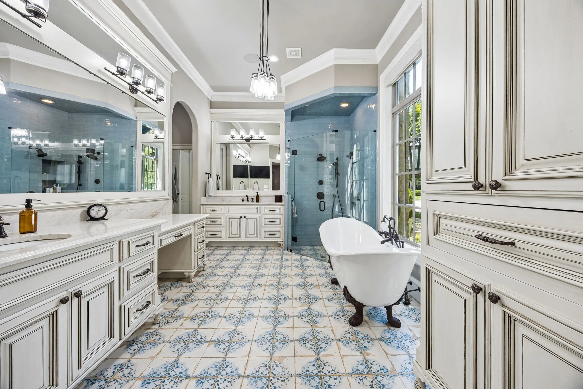 Single Family Residence For Sale in Tarrant County , 1817 Saint Philip Avenue, Southlake, Texas 76092, 4 Bedroom, 4 Bathroom, 4 Garage spaces, 4,055 Sqft, built in 2013, mls#21382855, Real Estate Agent in Southlake, Homes For Sale in Tarrant county, Homes For Sale in Southlake, Realtor in Southlake Texas, Real Estate Brokerage Independent Realty Texas, Luminita Cordes Realtor