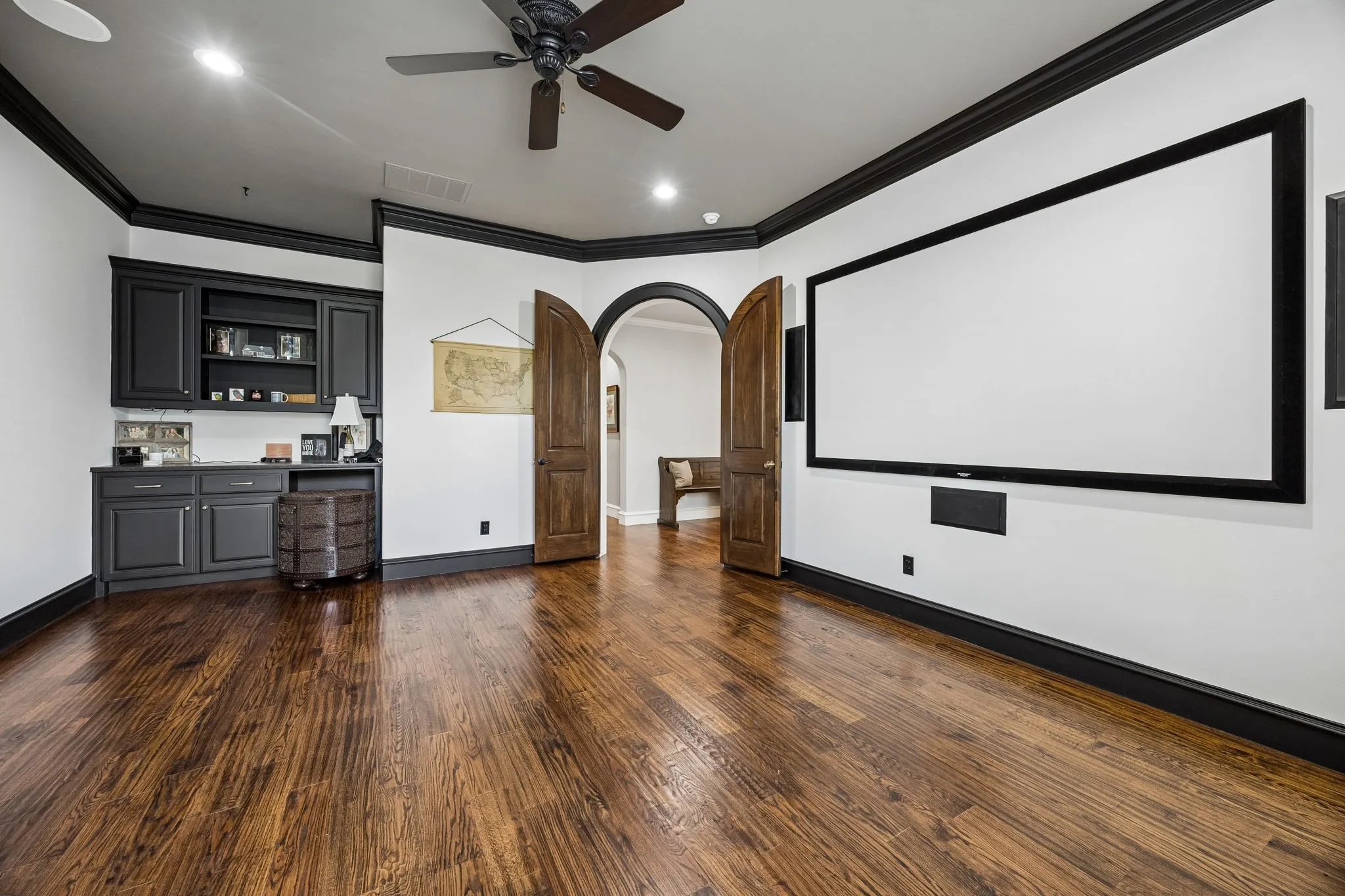 Single Family Residence For Sale in Tarrant County , 1817 Saint Philip Avenue, Southlake, Texas 76092, 4 Bedroom, 4 Bathroom, 4 Garage spaces, 4,055 Sqft, built in 2013, mls#21382855, Real Estate Agent in Southlake, Homes For Sale in Tarrant county, Homes For Sale in Southlake, Realtor in Southlake Texas, Real Estate Brokerage Independent Realty Texas, Luminita Cordes Realtor
