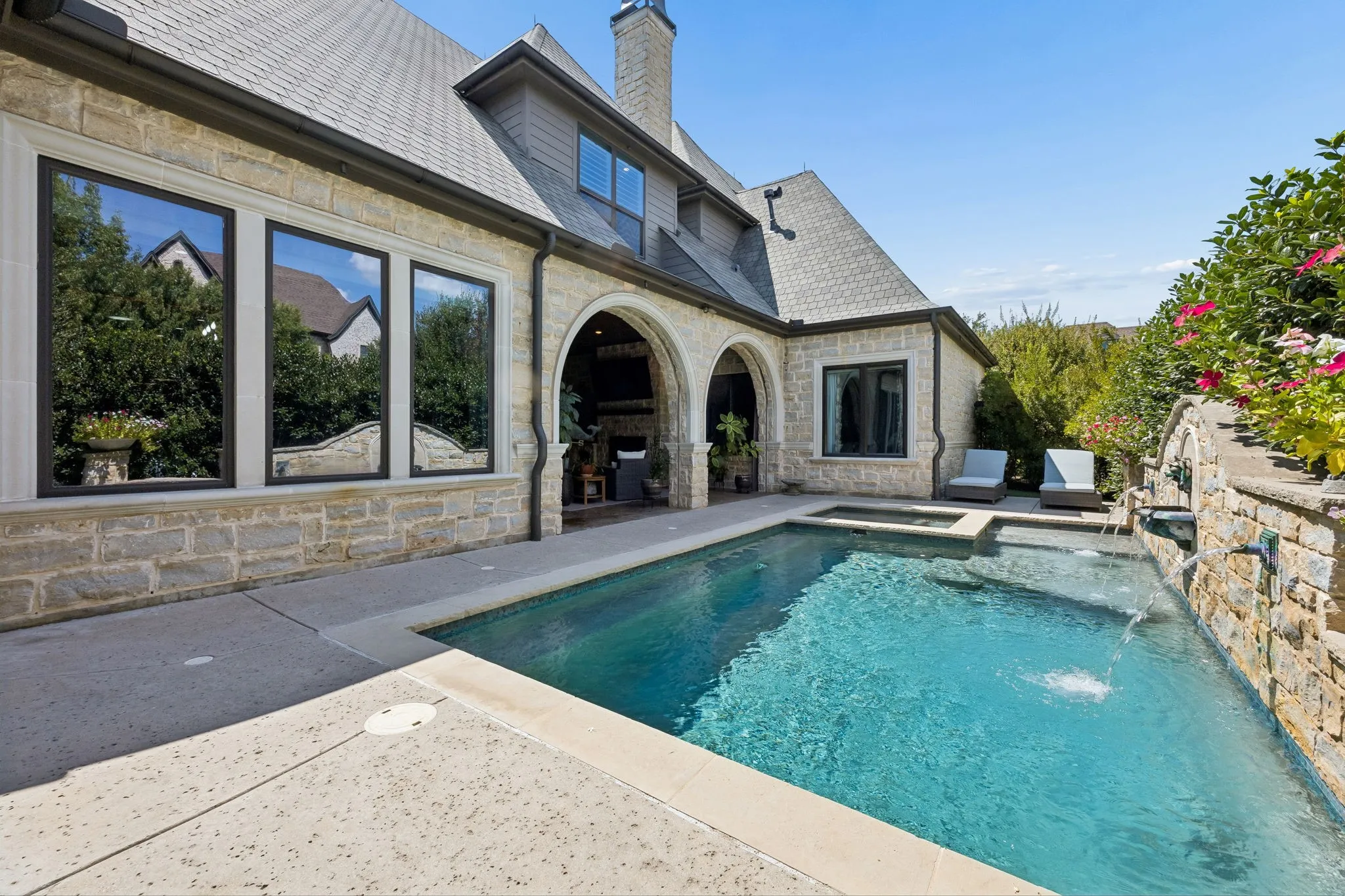 Custom Pool & Spa