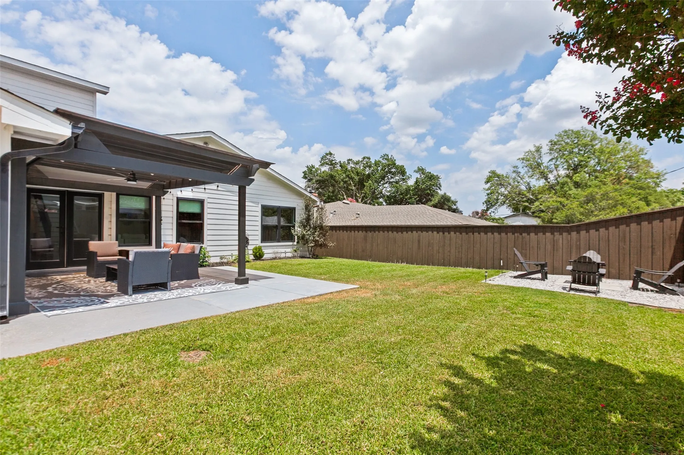 Single Family Residence For Sale in Collin County , 411 Ridgewood Drive, Richardson, Texas 75080, 5 Bedroom, 4 Bathroom, 2 Garage spaces, 3,280 Sqft, built in 1967, mls#21382884, Real Estate Agent in Richardson, Homes For Sale in Collin county, Homes For Sale in Richardson, Realtor in Richardson Texas, Real Estate Brokerage Independent Realty Texas, Luminita Cordes Realtor