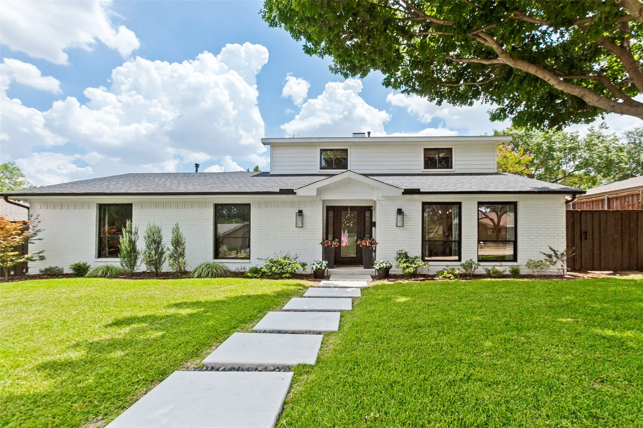 Single Family Residence For Sale in Collin County , 411 Ridgewood Drive, Richardson, Texas 75080, 5 Bedroom, 4 Bathroom, 2 Garage spaces, 3,280 Sqft, built in 1967, mls#21382884, Real Estate Agent in Richardson, Homes For Sale in Collin county, Homes For Sale in Richardson, Realtor in Richardson Texas, Real Estate Brokerage Independent Realty Texas, Luminita Cordes Realtor