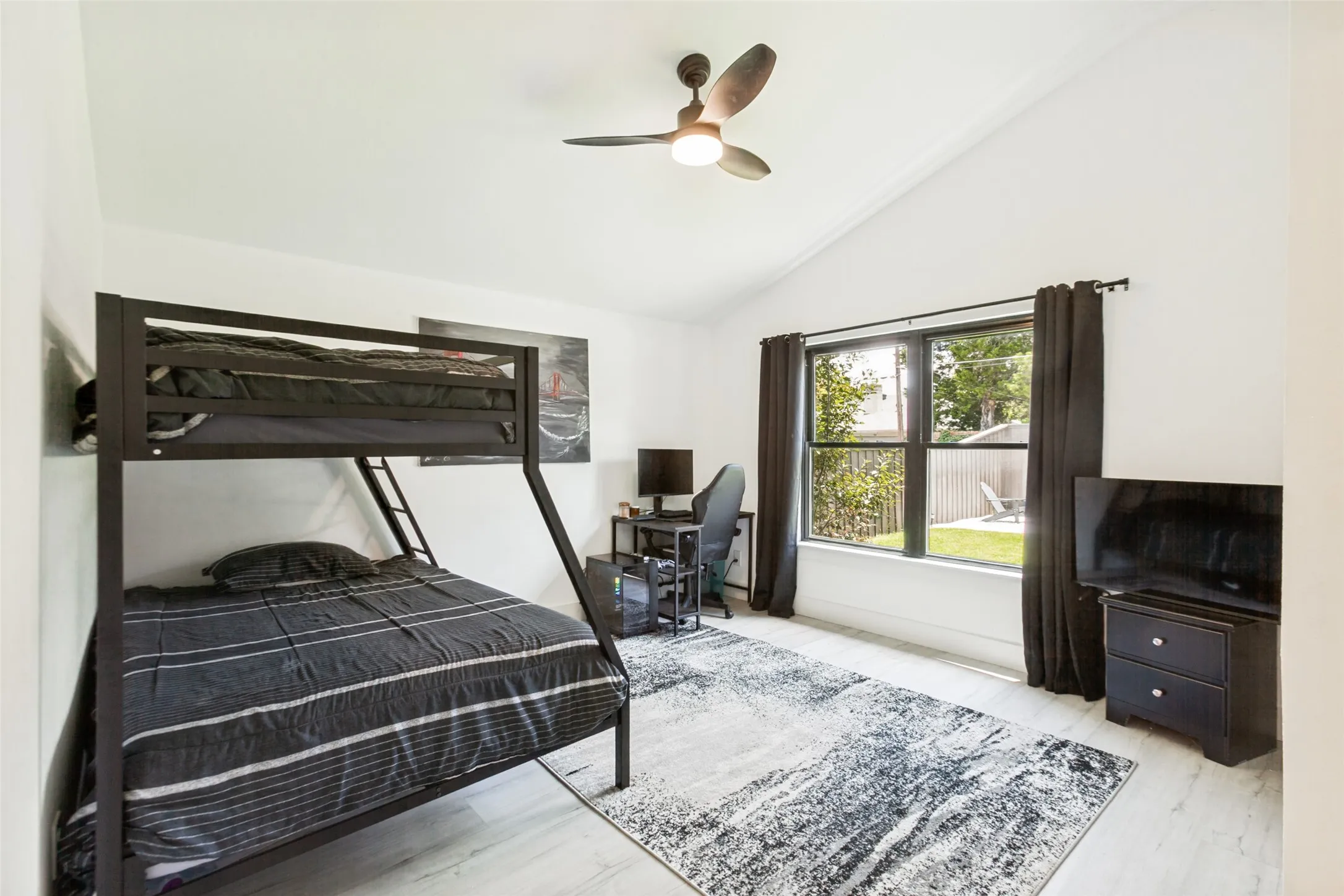 Single Family Residence For Sale in Collin County , 411 Ridgewood Drive, Richardson, Texas 75080, 5 Bedroom, 4 Bathroom, 2 Garage spaces, 3,280 Sqft, built in 1967, mls#21382884, Real Estate Agent in Richardson, Homes For Sale in Collin county, Homes For Sale in Richardson, Realtor in Richardson Texas, Real Estate Brokerage Independent Realty Texas, Luminita Cordes Realtor