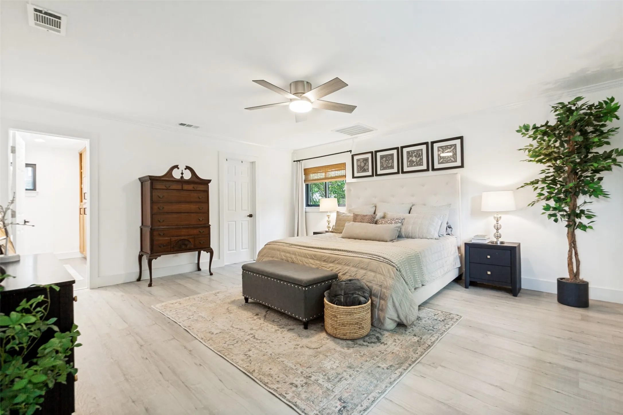 Single Family Residence For Sale in Collin County , 411 Ridgewood Drive, Richardson, Texas 75080, 5 Bedroom, 4 Bathroom, 2 Garage spaces, 3,280 Sqft, built in 1967, mls#21382884, Real Estate Agent in Richardson, Homes For Sale in Collin county, Homes For Sale in Richardson, Realtor in Richardson Texas, Real Estate Brokerage Independent Realty Texas, Luminita Cordes Realtor