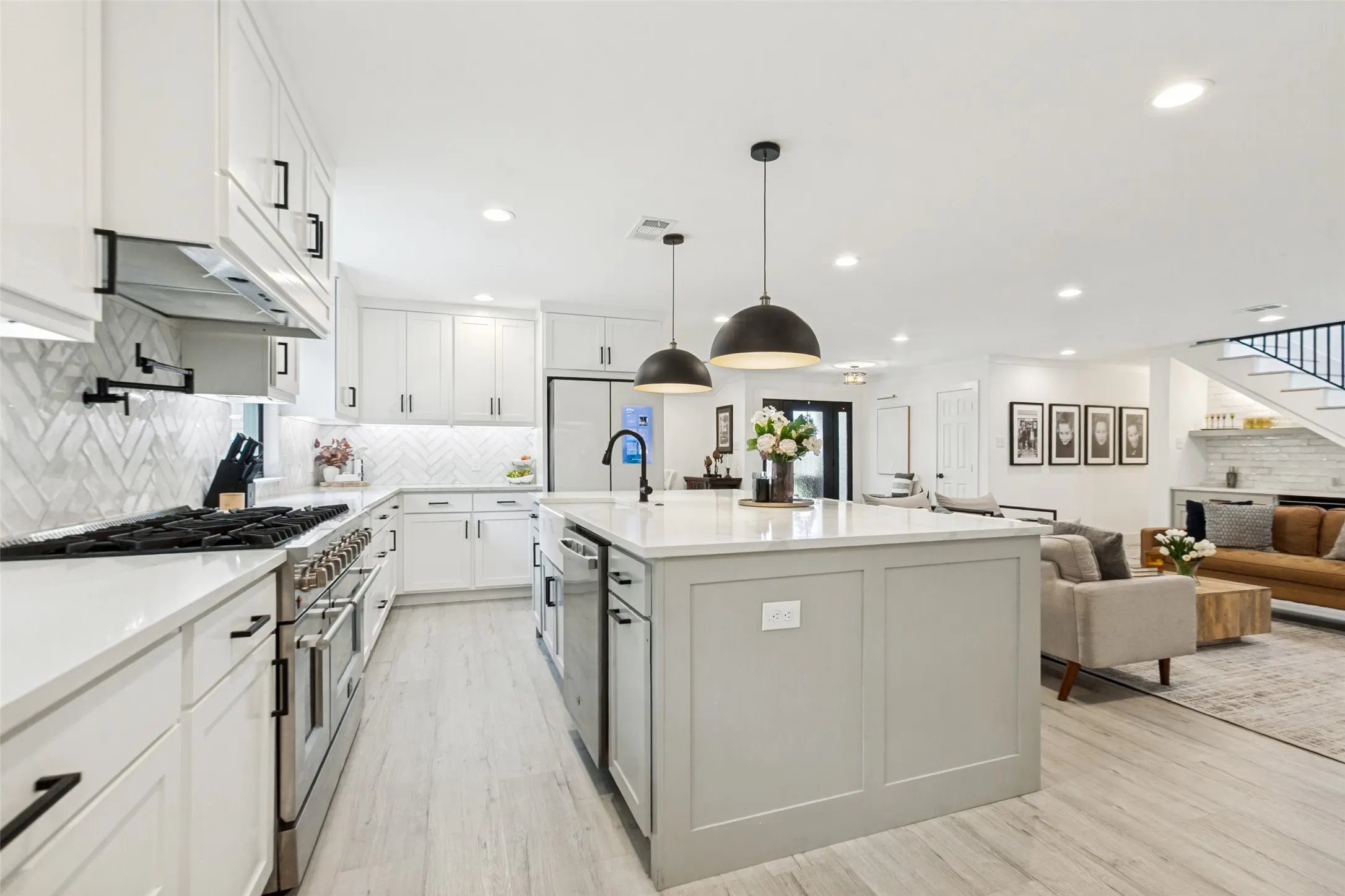 Single Family Residence For Sale in Collin County , 411 Ridgewood Drive, Richardson, Texas 75080, 5 Bedroom, 4 Bathroom, 2 Garage spaces, 3,280 Sqft, built in 1967, mls#21382884, Real Estate Agent in Richardson, Homes For Sale in Collin county, Homes For Sale in Richardson, Realtor in Richardson Texas, Real Estate Brokerage Independent Realty Texas, Luminita Cordes Realtor