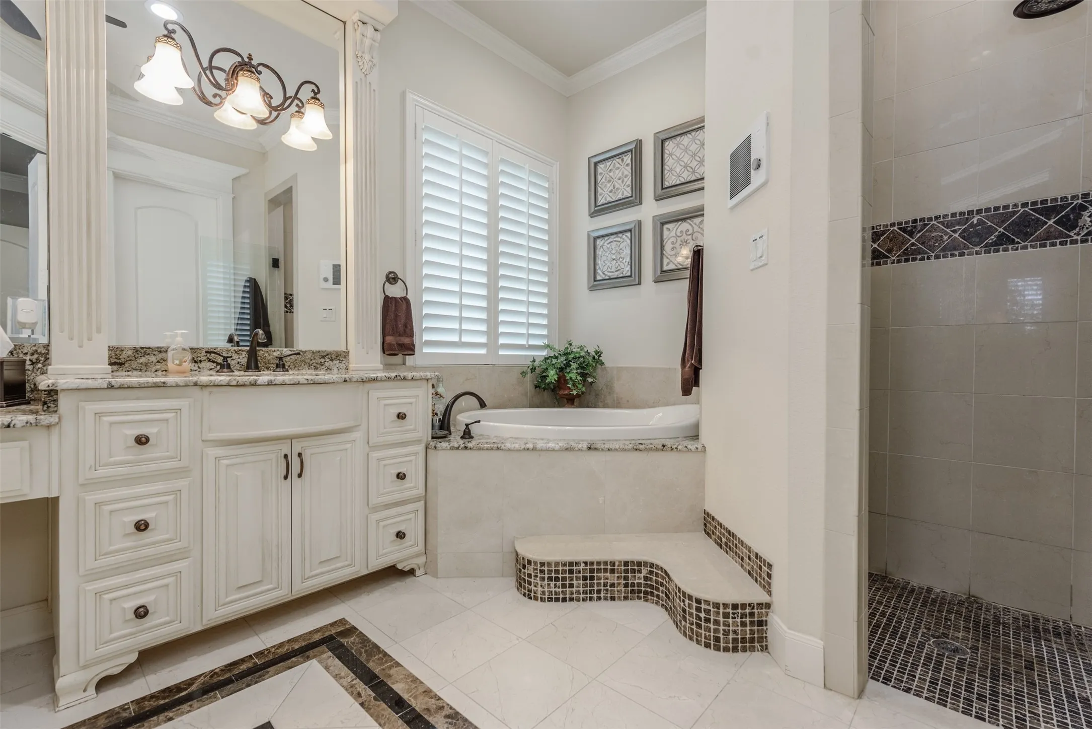 Single Family Residence For Sale in Denton County , 405 Dallas Street, Argyle, Texas 76226, 3 Bedroom, 3 Bathroom, 2 Garage spaces, 2,587 Sqft, built in 2008, mls#21382716, Real Estate Agent in Argyle, Homes For Sale in Denton county, Homes For Sale in Argyle, Realtor in Argyle Texas, Real Estate Brokerage Independent Realty Texas, Luminita Cordes Realtor