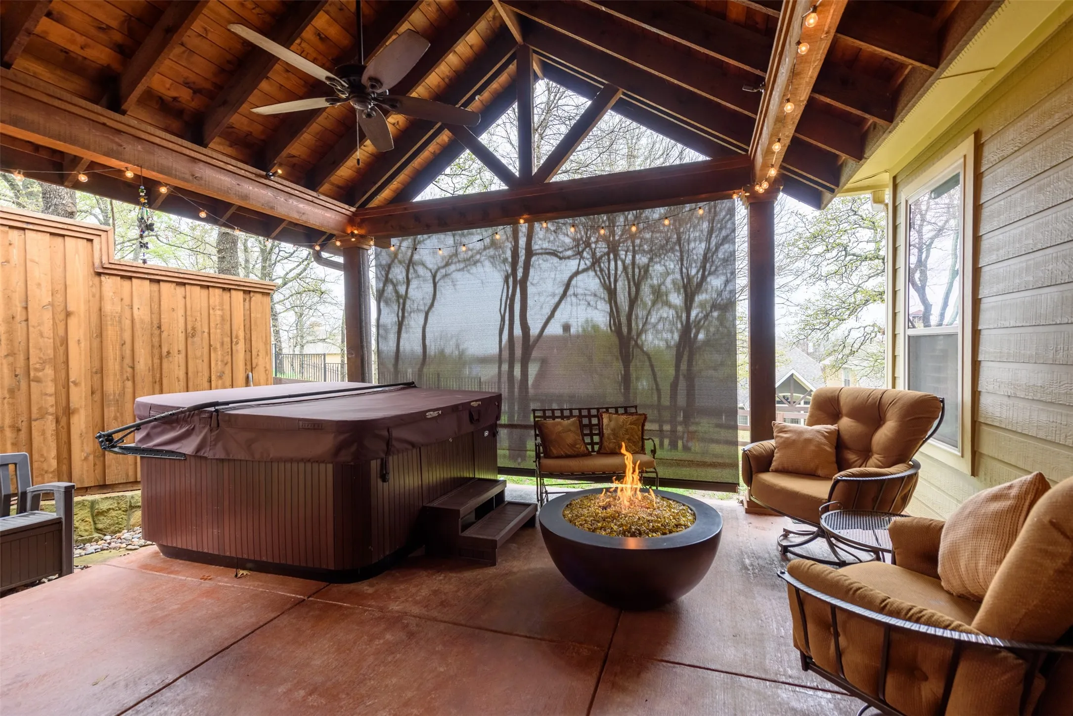 Single Family Residence For Sale in Denton County , 405 Dallas Street, Argyle, Texas 76226, 3 Bedroom, 3 Bathroom, 2 Garage spaces, 2,587 Sqft, built in 2008, mls#21382716, Real Estate Agent in Argyle, Homes For Sale in Denton county, Homes For Sale in Argyle, Realtor in Argyle Texas, Real Estate Brokerage Independent Realty Texas, Luminita Cordes Realtor