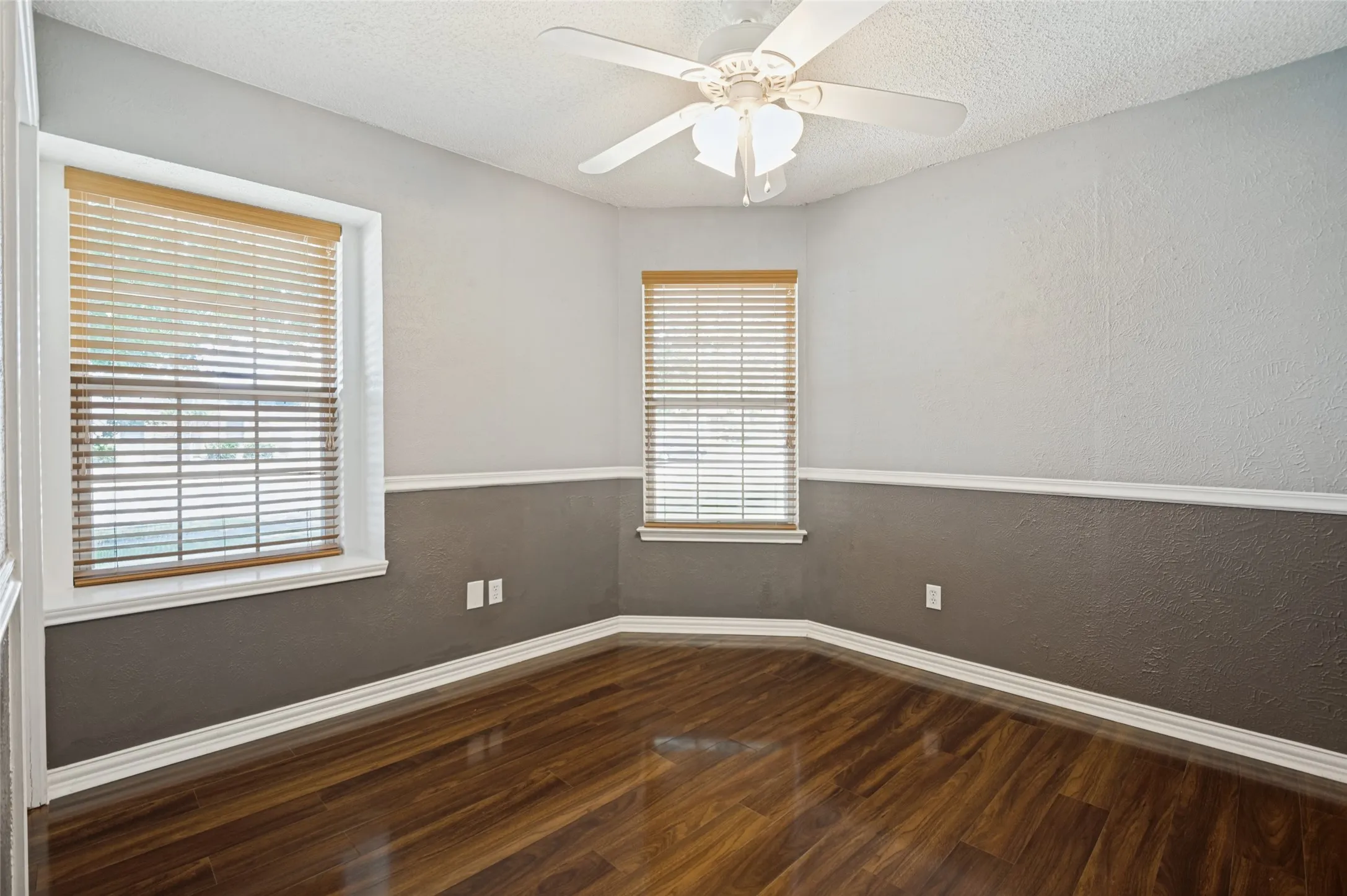 Single Family Residence For Sale in Denton County , 1730 Glencairn Lane, Lewisville, Texas 75067, 3 Bedroom, 2 Bathroom, 2 Garage spaces, 1,634 Sqft, built in 1984, mls#21382850, Real Estate Agent in Lewisville, Homes For Sale in Denton county, Homes For Sale in Lewisville, Realtor in Lewisville Texas, Real Estate Brokerage Independent Realty Texas, Luminita Cordes Realtor