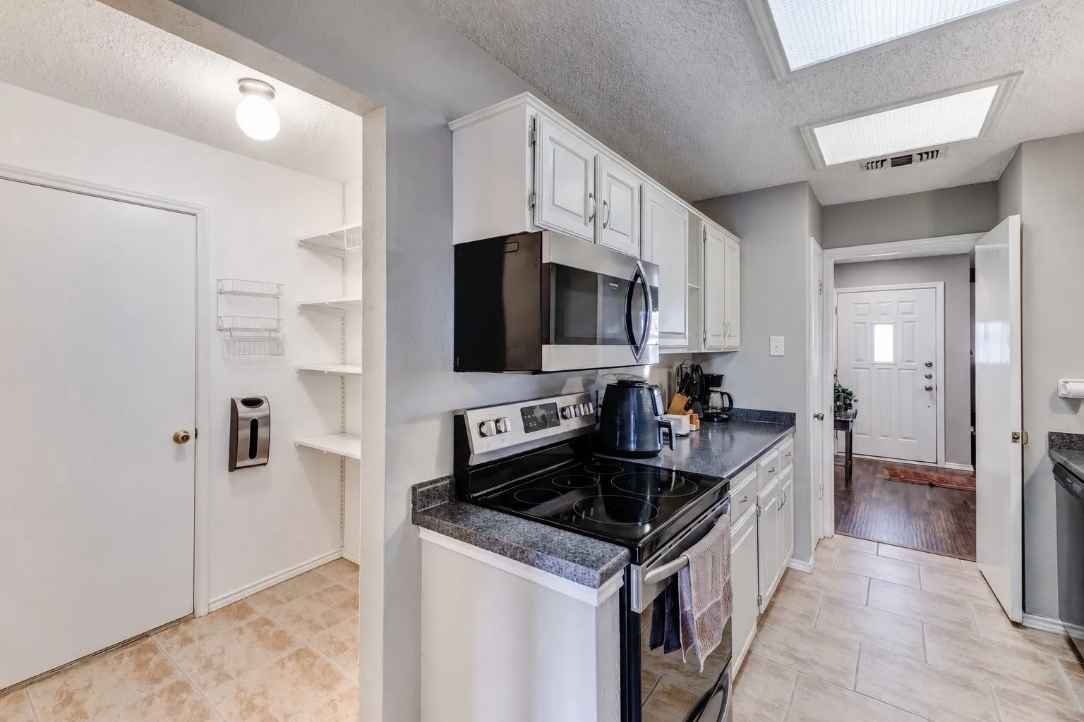 Single Family Residence For Sale in Denton County , 1730 Glencairn Lane, Lewisville, Texas 75067, 3 Bedroom, 2 Bathroom, 2 Garage spaces, 1,634 Sqft, built in 1984, mls#21382850, Real Estate Agent in Lewisville, Homes For Sale in Denton county, Homes For Sale in Lewisville, Realtor in Lewisville Texas, Real Estate Brokerage Independent Realty Texas, Luminita Cordes Realtor