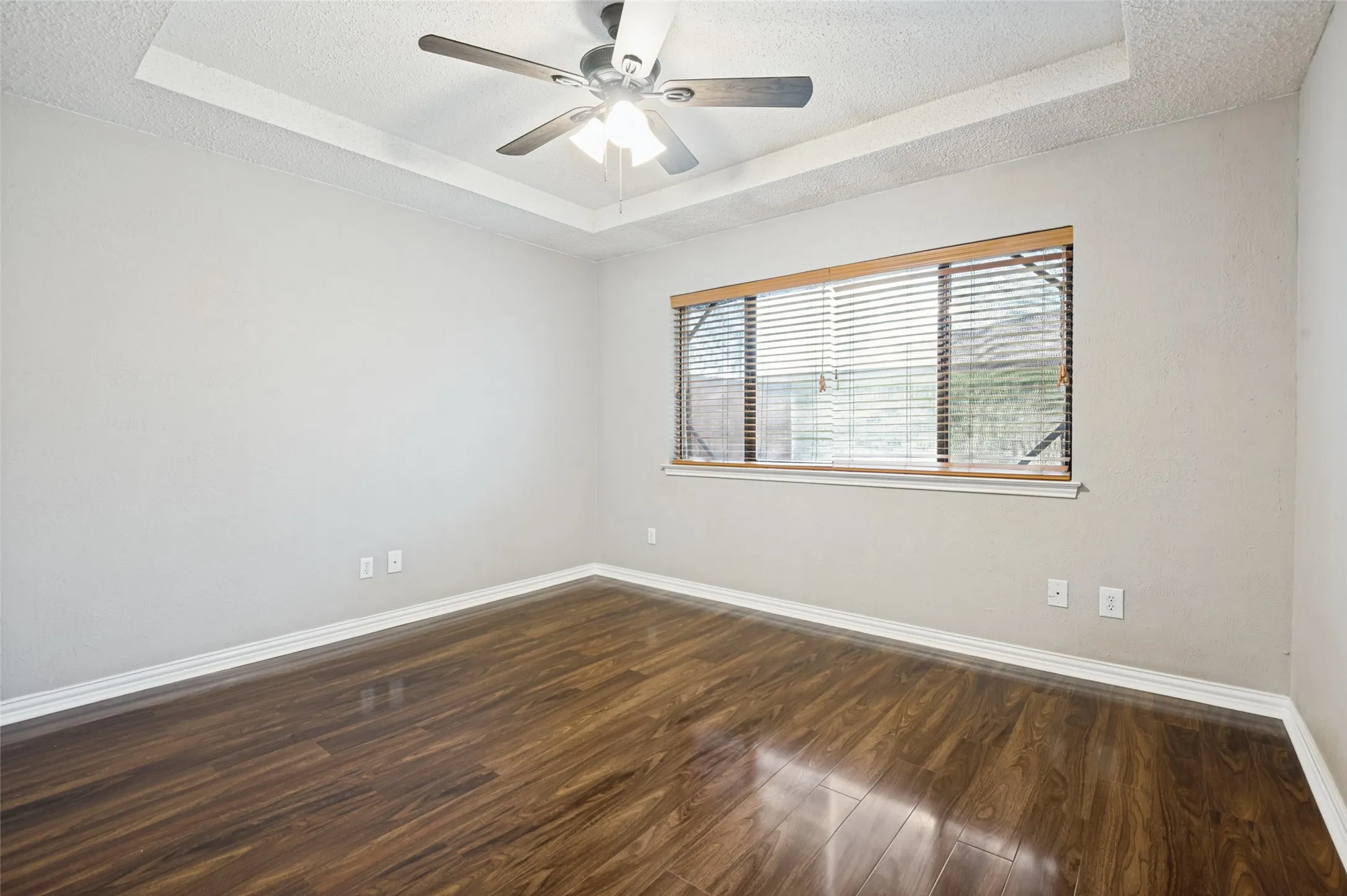 Single Family Residence For Sale in Denton County , 1730 Glencairn Lane, Lewisville, Texas 75067, 3 Bedroom, 2 Bathroom, 2 Garage spaces, 1,634 Sqft, built in 1984, mls#21382850, Real Estate Agent in Lewisville, Homes For Sale in Denton county, Homes For Sale in Lewisville, Realtor in Lewisville Texas, Real Estate Brokerage Independent Realty Texas, Luminita Cordes Realtor