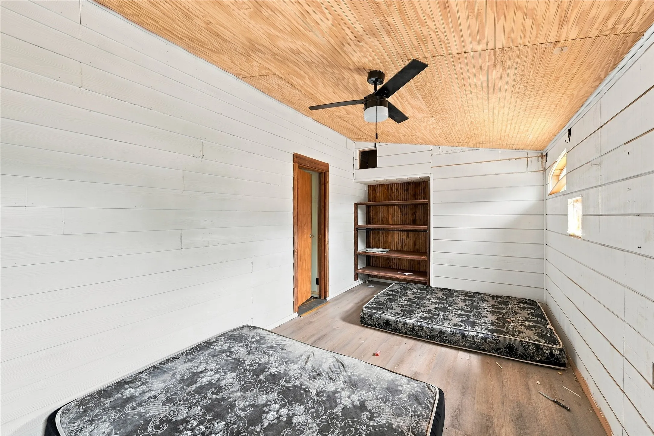 Mobile Home For Sale in Ellis County , 2008 Highridge Lane, Midlothian, Texas 76065, 3 Bedroom, 2 Bathroom, Garage spaces, 1,464 Sqft, built in 1981, mls#21382200, Real Estate Agent in Midlothian, Homes For Sale in Ellis county, Homes For Sale in Midlothian, Realtor in Midlothian Texas, Real Estate Brokerage Independent Realty Texas, Luminita Cordes Realtor