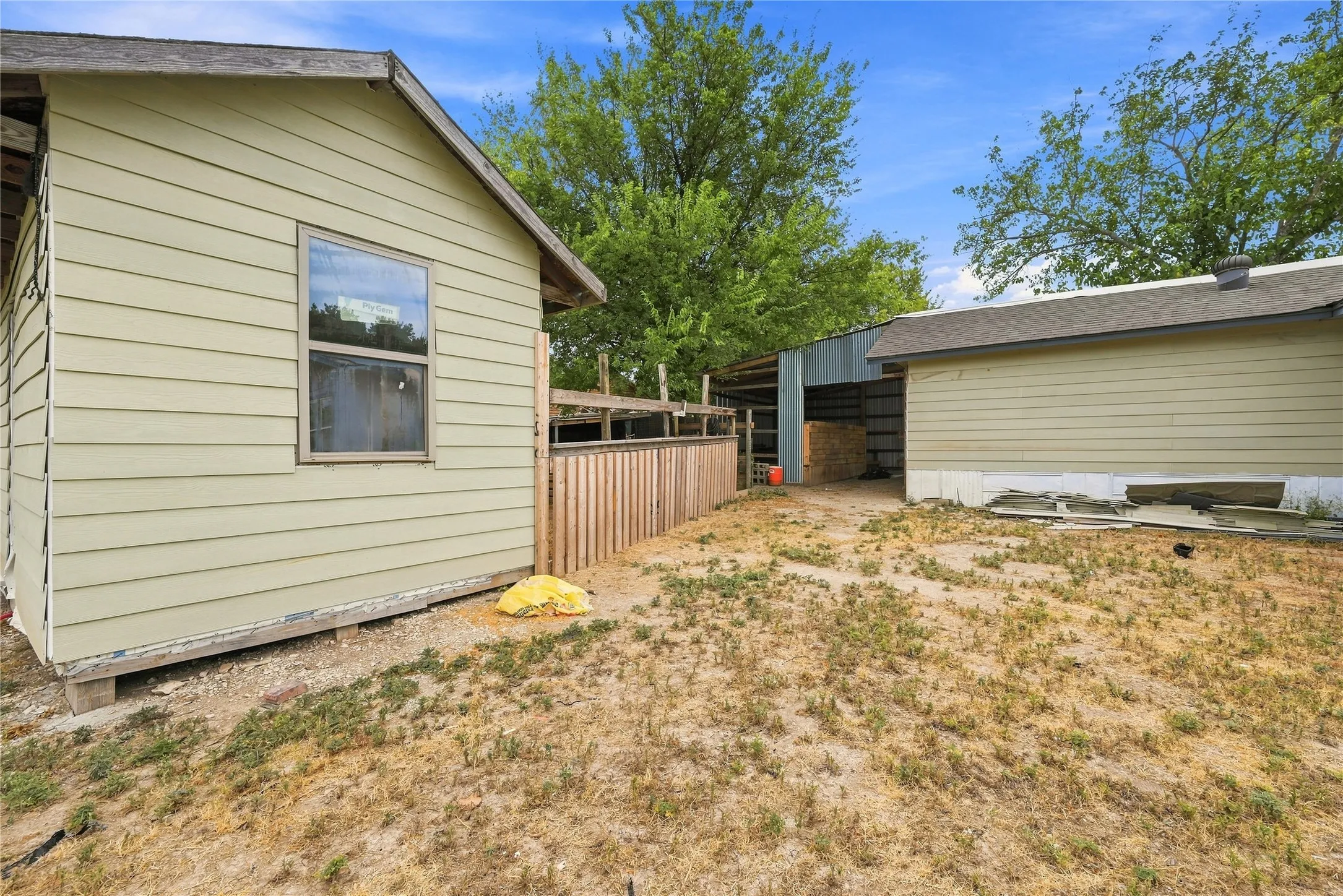 Mobile Home For Sale in Ellis County , 2008 Highridge Lane, Midlothian, Texas 76065, 3 Bedroom, 2 Bathroom, Garage spaces, 1,464 Sqft, built in 1981, mls#21382200, Real Estate Agent in Midlothian, Homes For Sale in Ellis county, Homes For Sale in Midlothian, Realtor in Midlothian Texas, Real Estate Brokerage Independent Realty Texas, Luminita Cordes Realtor