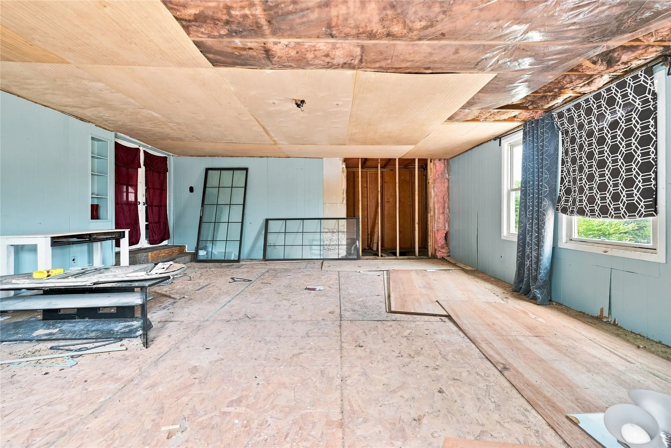 Mobile Home For Sale in Ellis County , 2008 Highridge Lane, Midlothian, Texas 76065, 3 Bedroom, 2 Bathroom, Garage spaces, 1,464 Sqft, built in 1981, mls#21382200, Real Estate Agent in Midlothian, Homes For Sale in Ellis county, Homes For Sale in Midlothian, Realtor in Midlothian Texas, Real Estate Brokerage Independent Realty Texas, Luminita Cordes Realtor