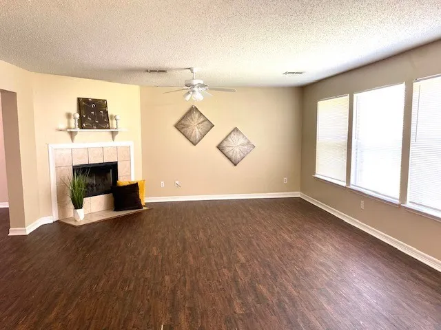 Single Family Residence For Rent in Tarrant County , 372 Marsha Street, Saginaw, Texas 76179, 4 Bedroom, 3 Bathroom, 2 Garage spaces, 2,419 Sqft, built in 2000, mls#21382887, Real Estate Agent in Saginaw, Homes For Rent in Tarrant county, Homes For Rent in Saginaw, Realtor in Saginaw Texas, Real Estate Brokerage Independent Realty Texas, Luminita Cordes Realtor