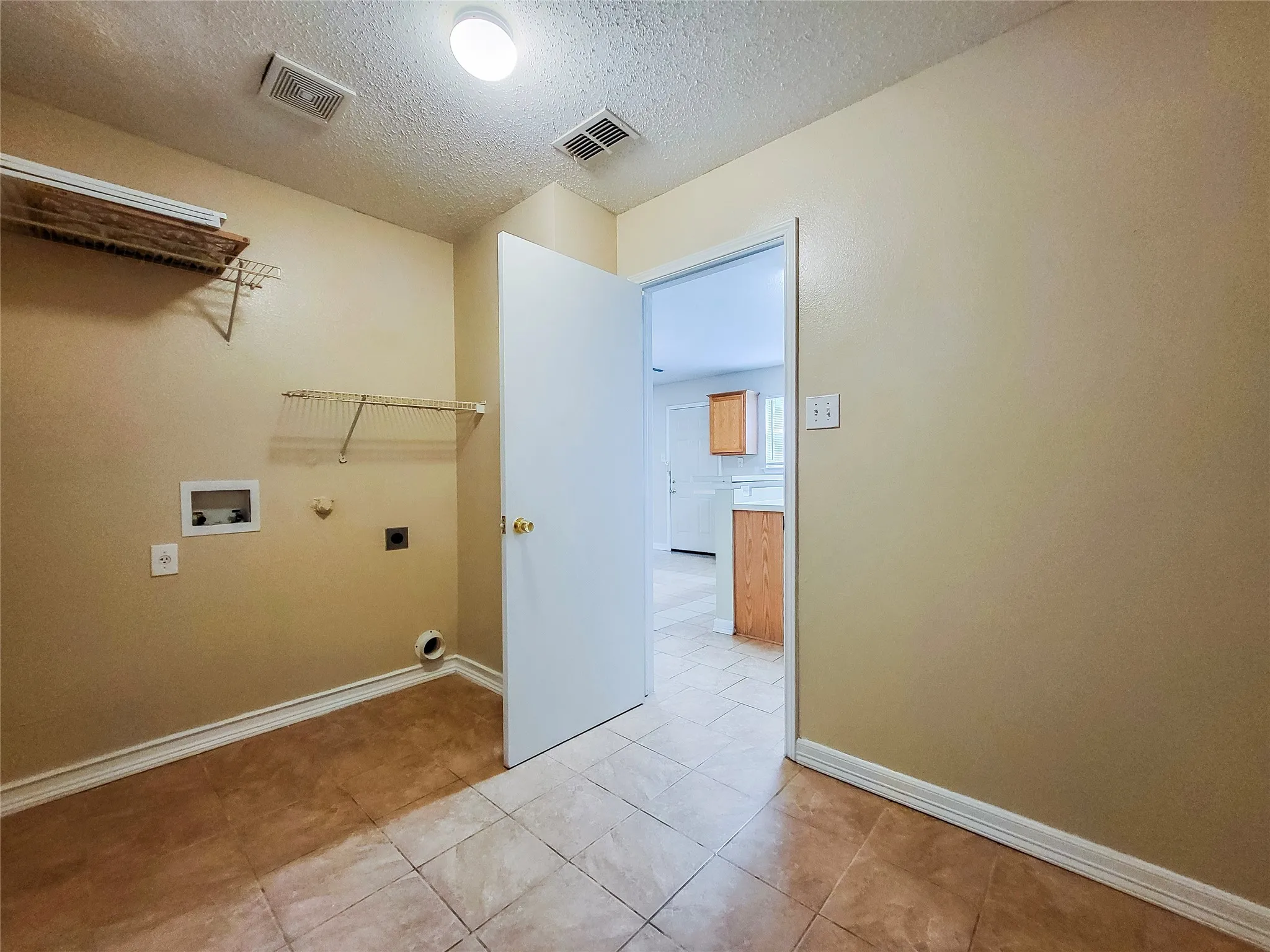 Single Family Residence For Rent in Tarrant County , 372 Marsha Street, Saginaw, Texas 76179, 4 Bedroom, 3 Bathroom, 2 Garage spaces, 2,419 Sqft, built in 2000, mls#21382887, Real Estate Agent in Saginaw, Homes For Rent in Tarrant county, Homes For Rent in Saginaw, Realtor in Saginaw Texas, Real Estate Brokerage Independent Realty Texas, Luminita Cordes Realtor