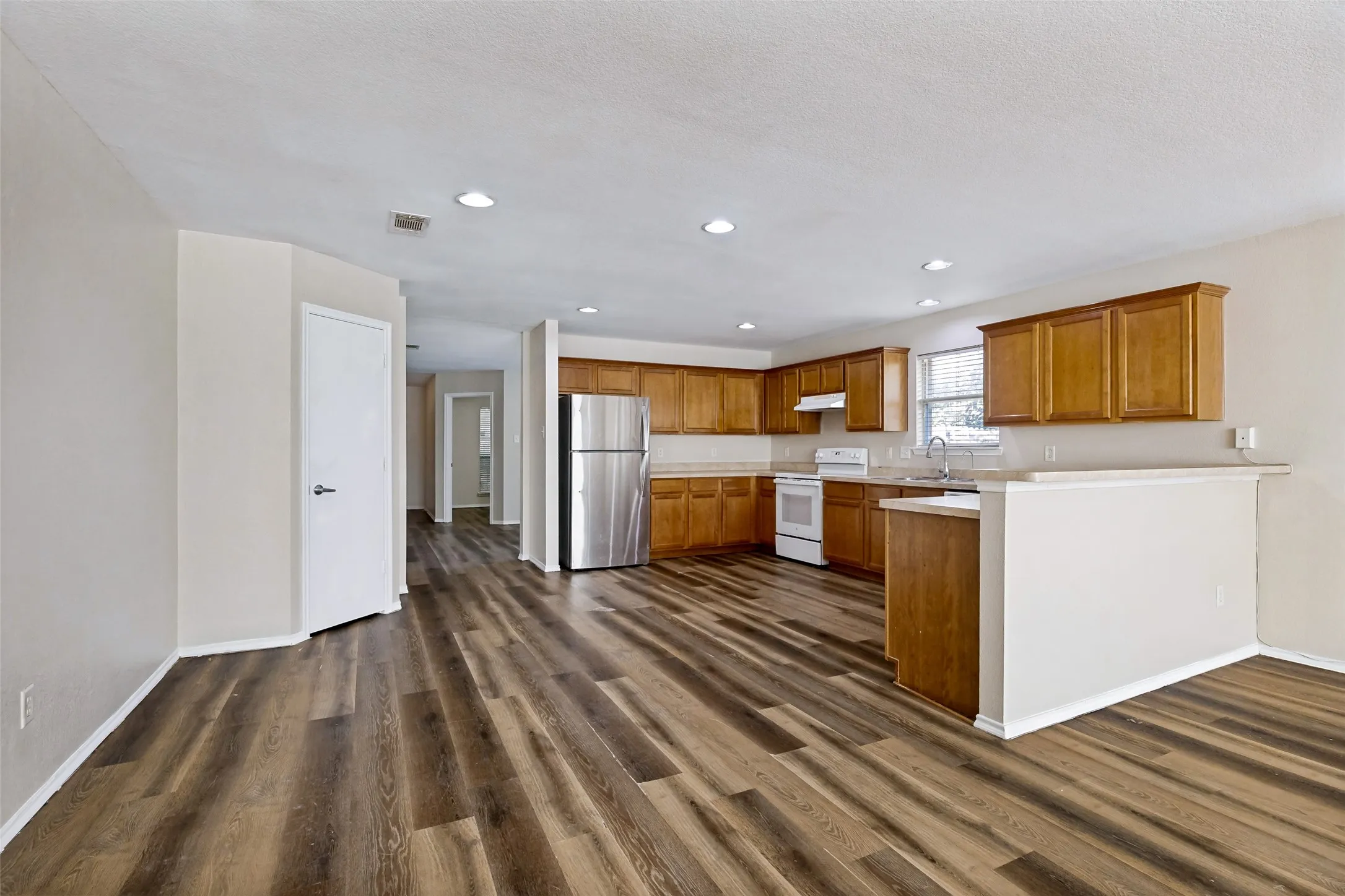 Single Family Residence For Sale in Tarrant County , 10417 Winding Passage Way, Fort Worth, Texas 76131, 4 Bedroom, 2 Bathroom, 2 Garage spaces, 1,984 Sqft, built in 2006, mls#21382698, Real Estate Agent in Fort Worth, Homes For Sale in Tarrant county, Homes For Sale in Fort Worth, Realtor in Fort Worth Texas, Real Estate Brokerage Independent Realty Texas, Luminita Cordes Realtor